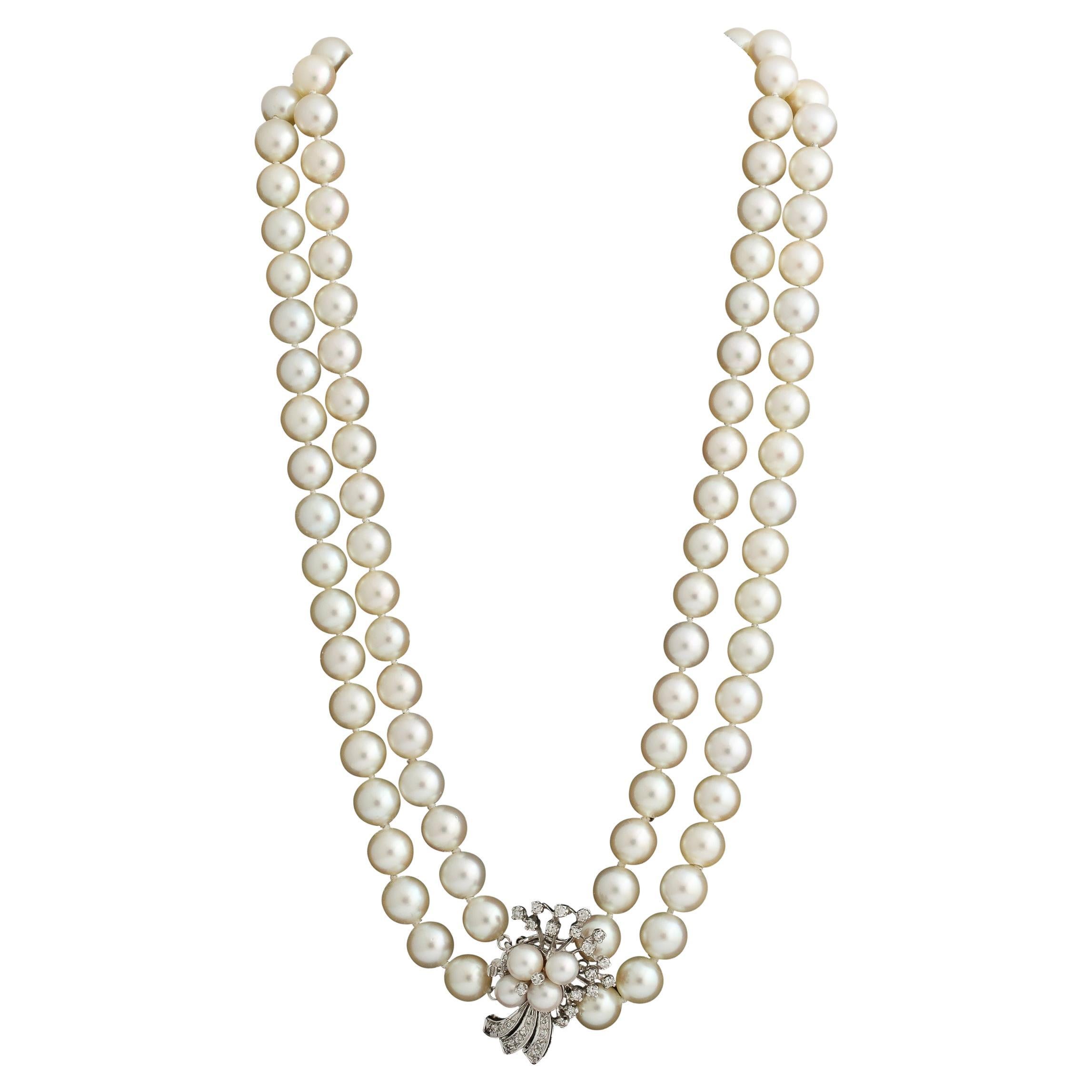 Collier de perles à double rang avec fermoir en or blanc, diamants et perles