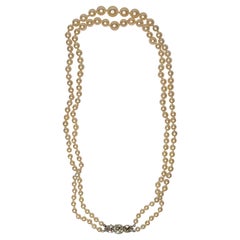 Collana a doppio filo di perle con chiusura a diamante
