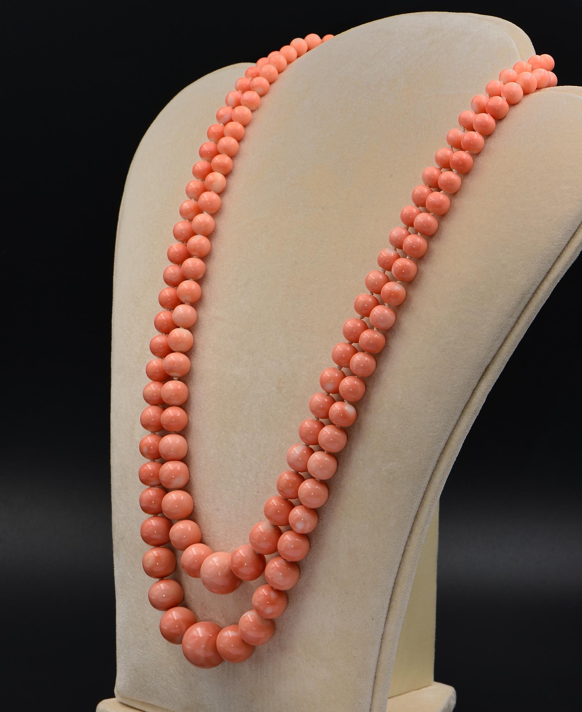 Double Strand Salmon Red Coral Necklace Diamond Clasp In Good Condition For Sale In Napoli, IT