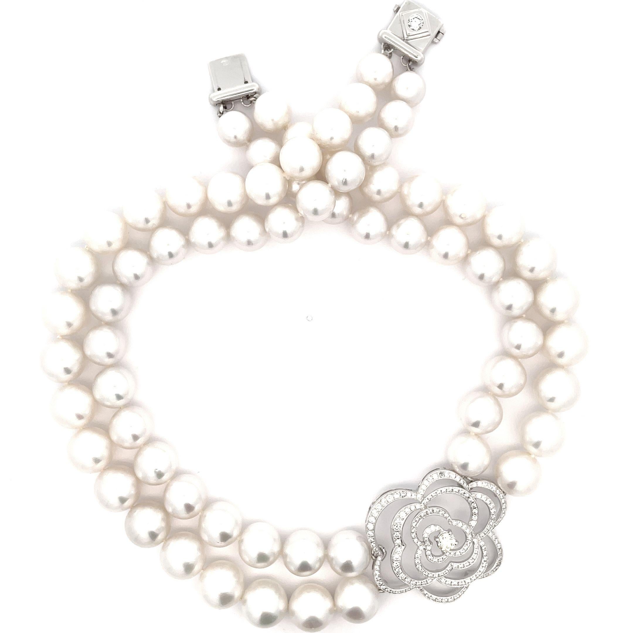 Collier de perles des mers du Sud à motif camélia en diamants et fermoir en vente 1