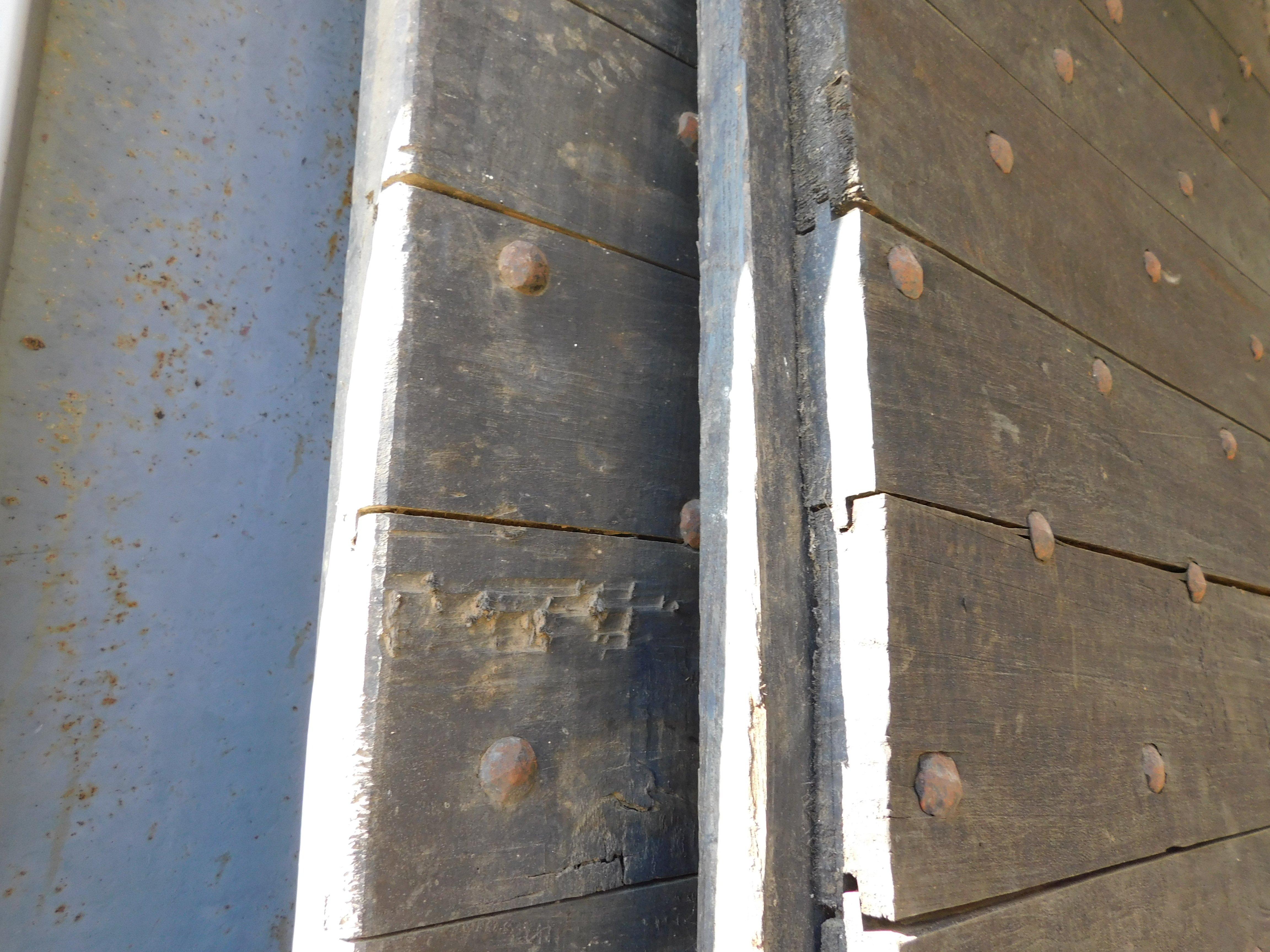 Double swing door in poplar wood with nails, Italy For Sale 2