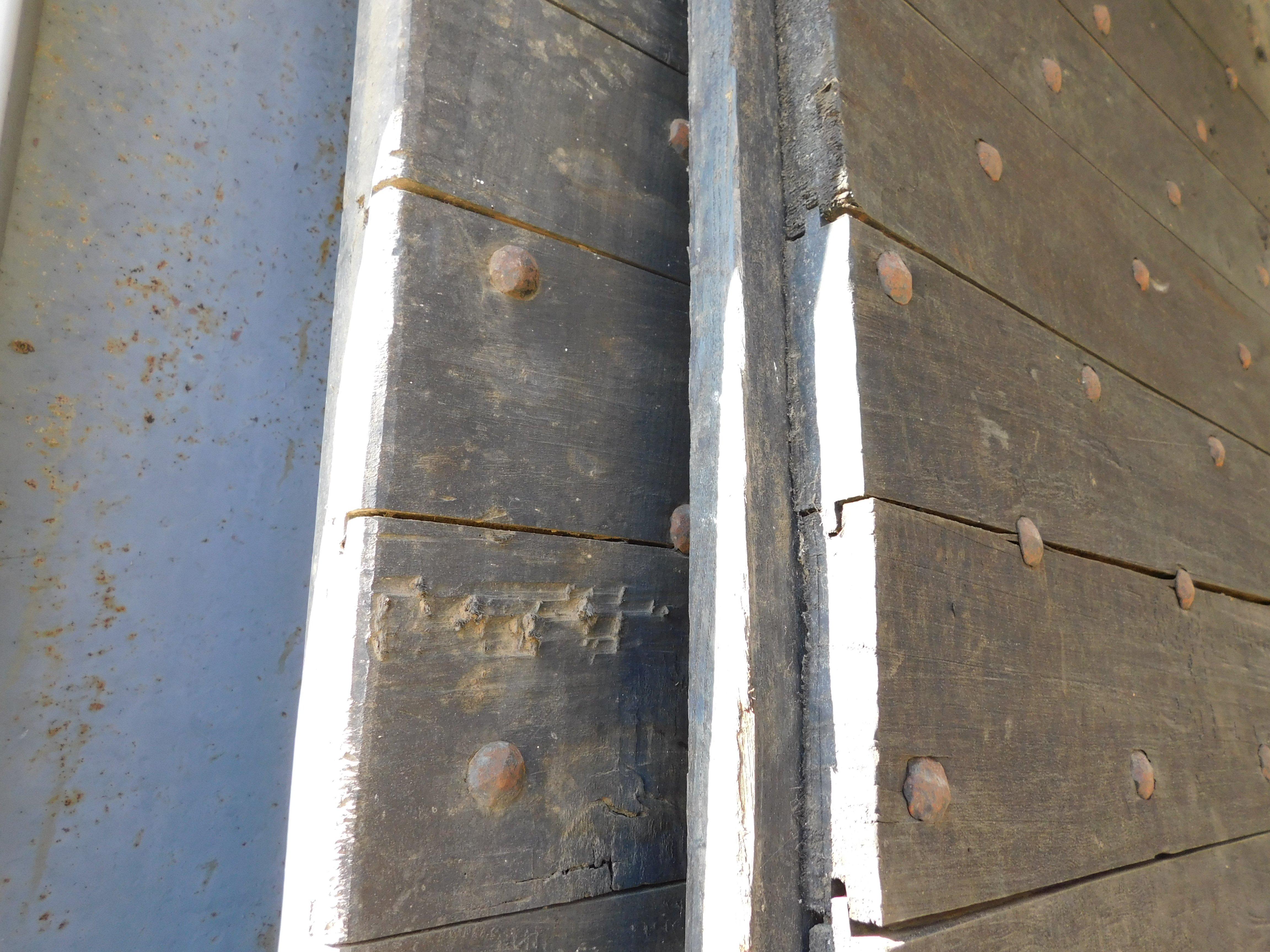 Double swing door in poplar wood with nails, Italy For Sale 3