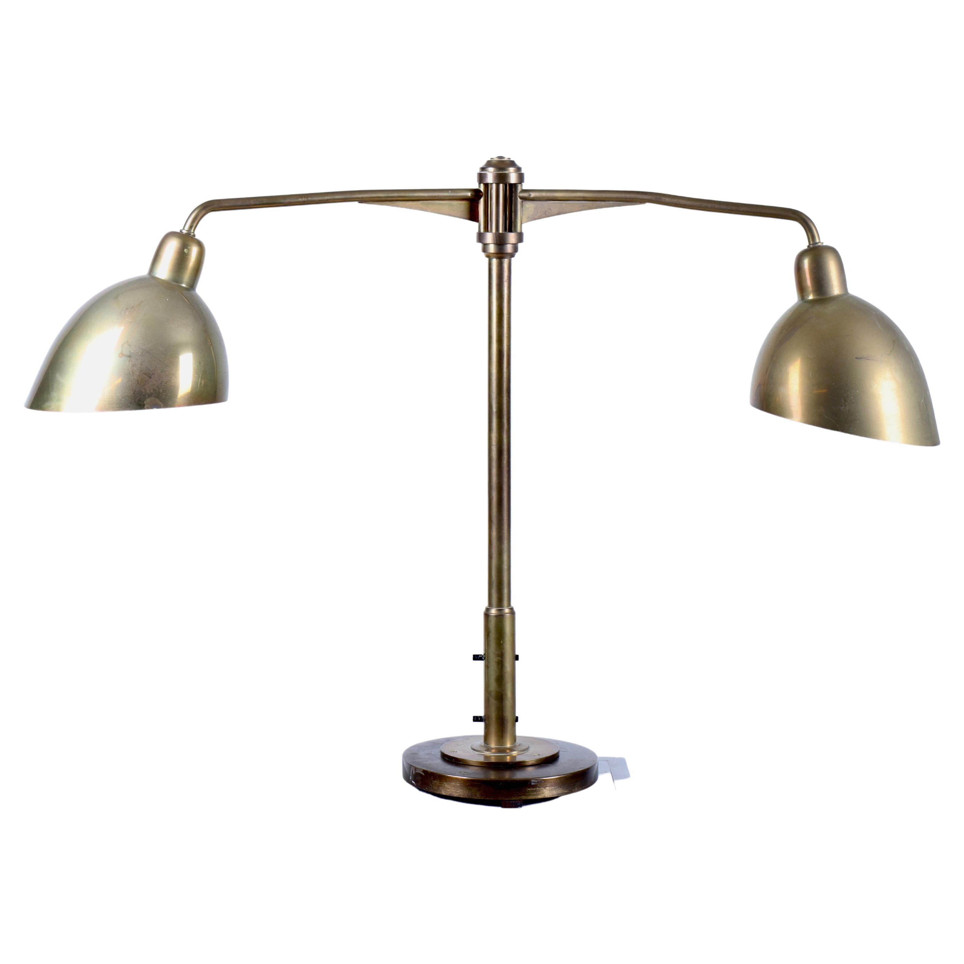 Lampe de bureau double en laiton de Louis Poulsen, années 1940 en vente