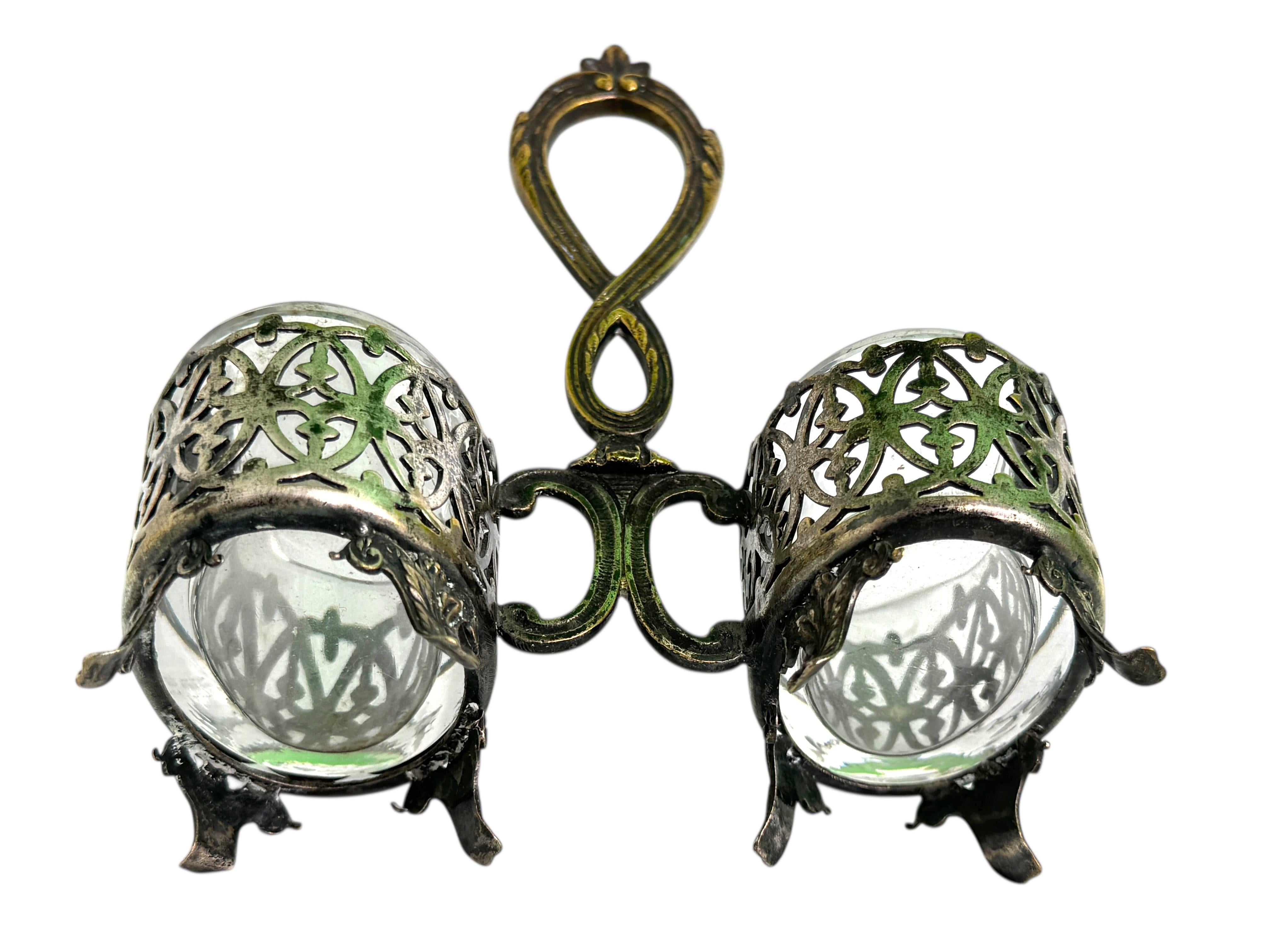 Début du 20ème siècle Double salière de table en métal argenté avec 2 verres, Suède antique en vente