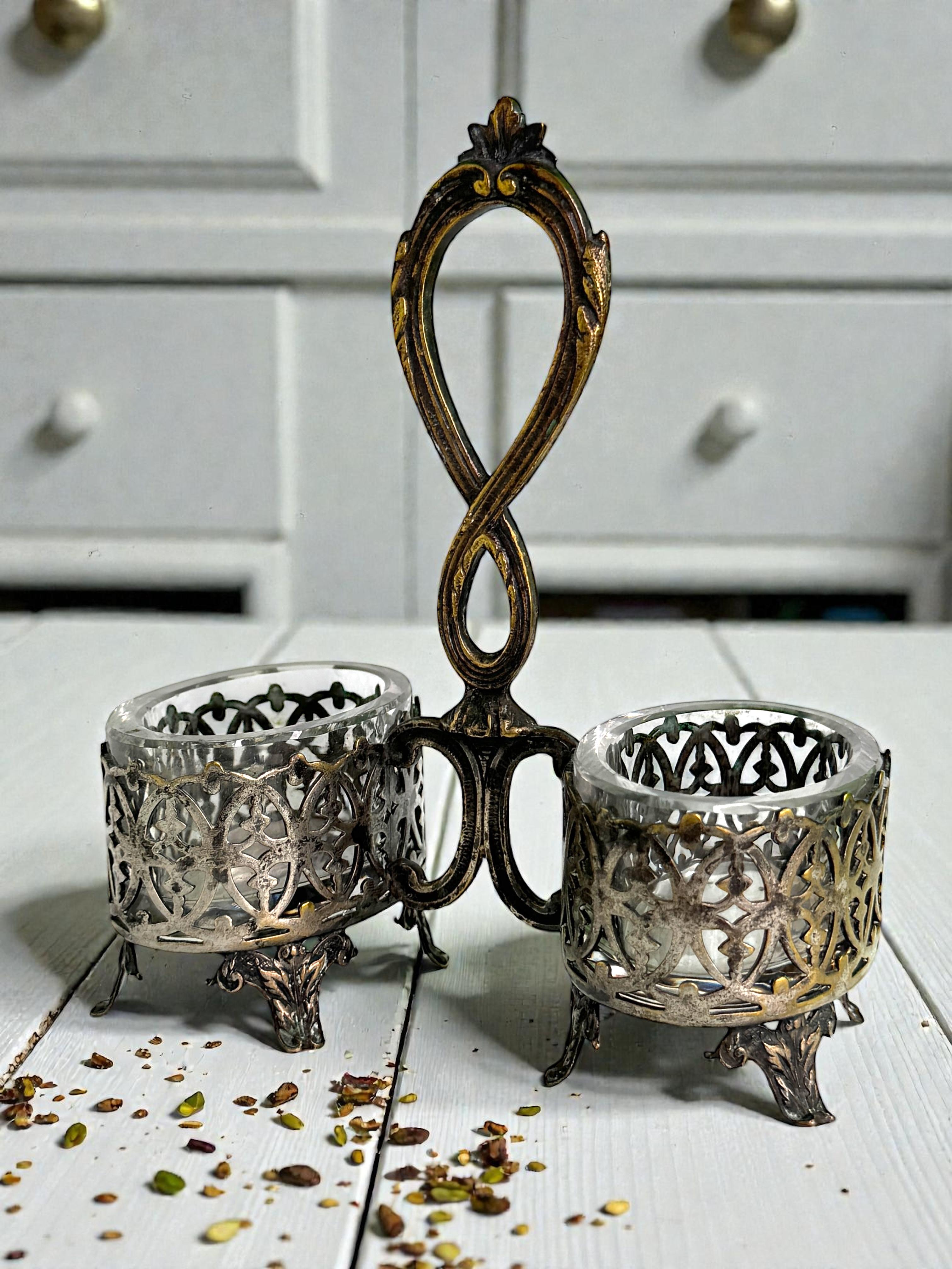 Métal Double salière de table en métal argenté avec 2 verres, Suède antique en vente