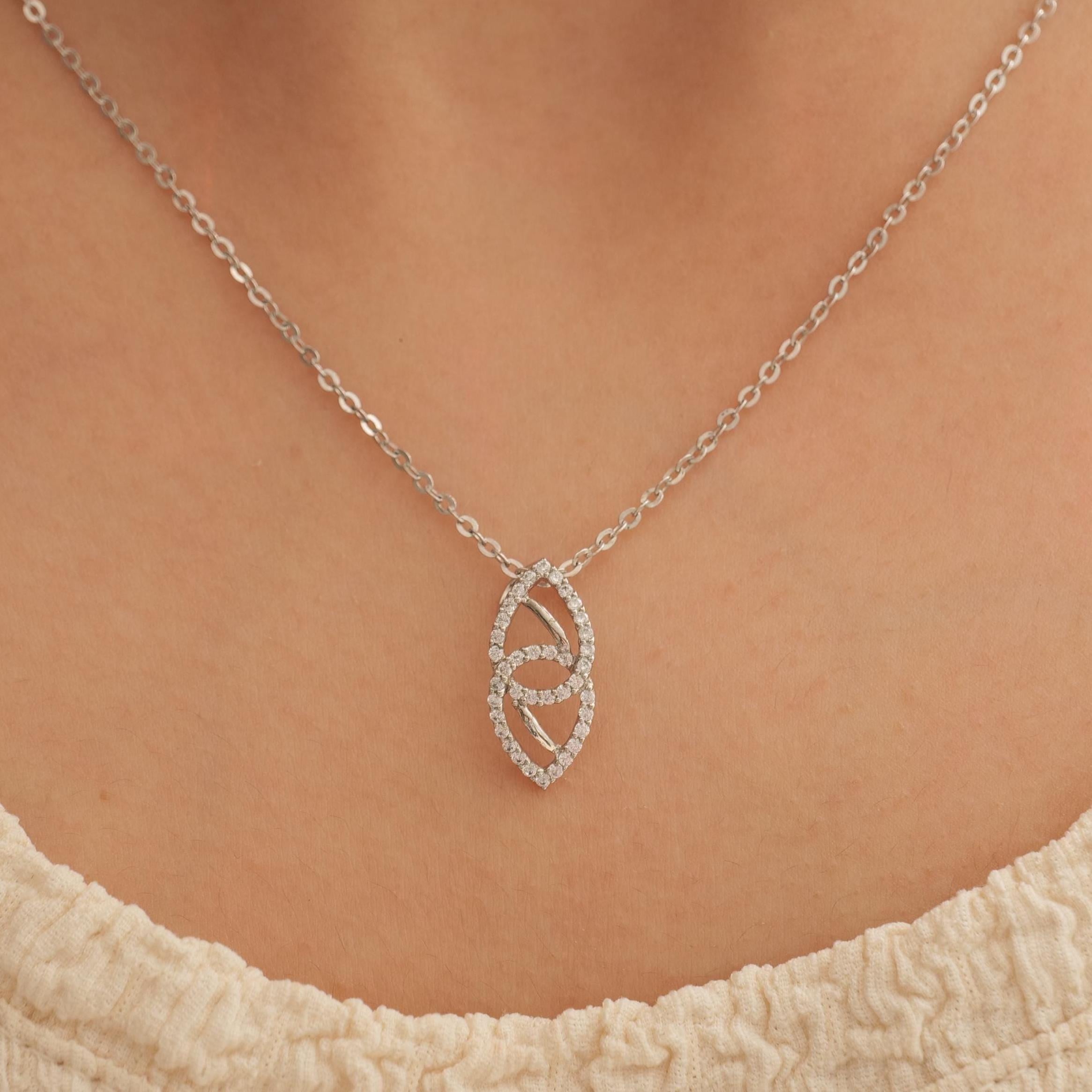 Art déco Collier de diamants en or massif 14k à double larme (certifié) en vente