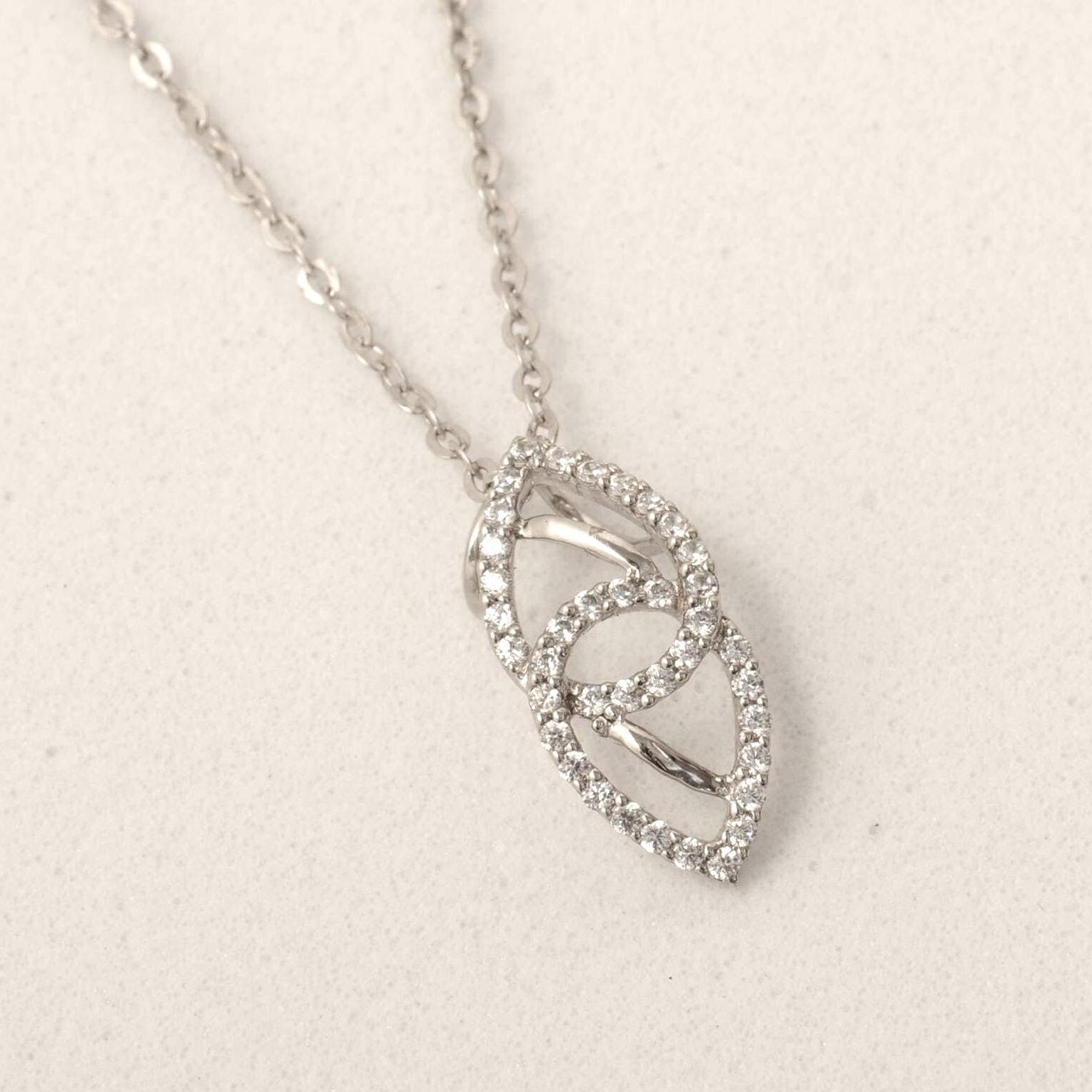 Collier de diamants en or massif 14k à double larme (certifié) Neuf - En vente à New Delhi, DL