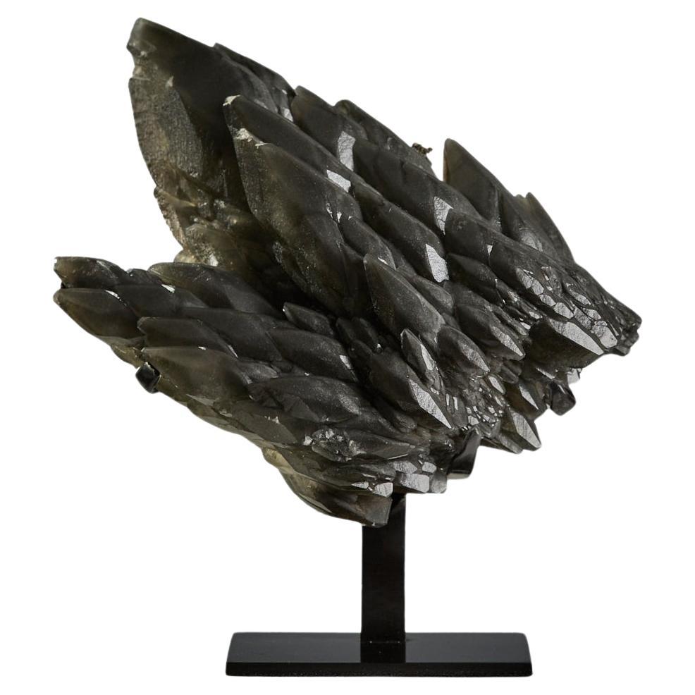 Doppelt terminierter "Drachenschuppen"-Quarz mit Goethit