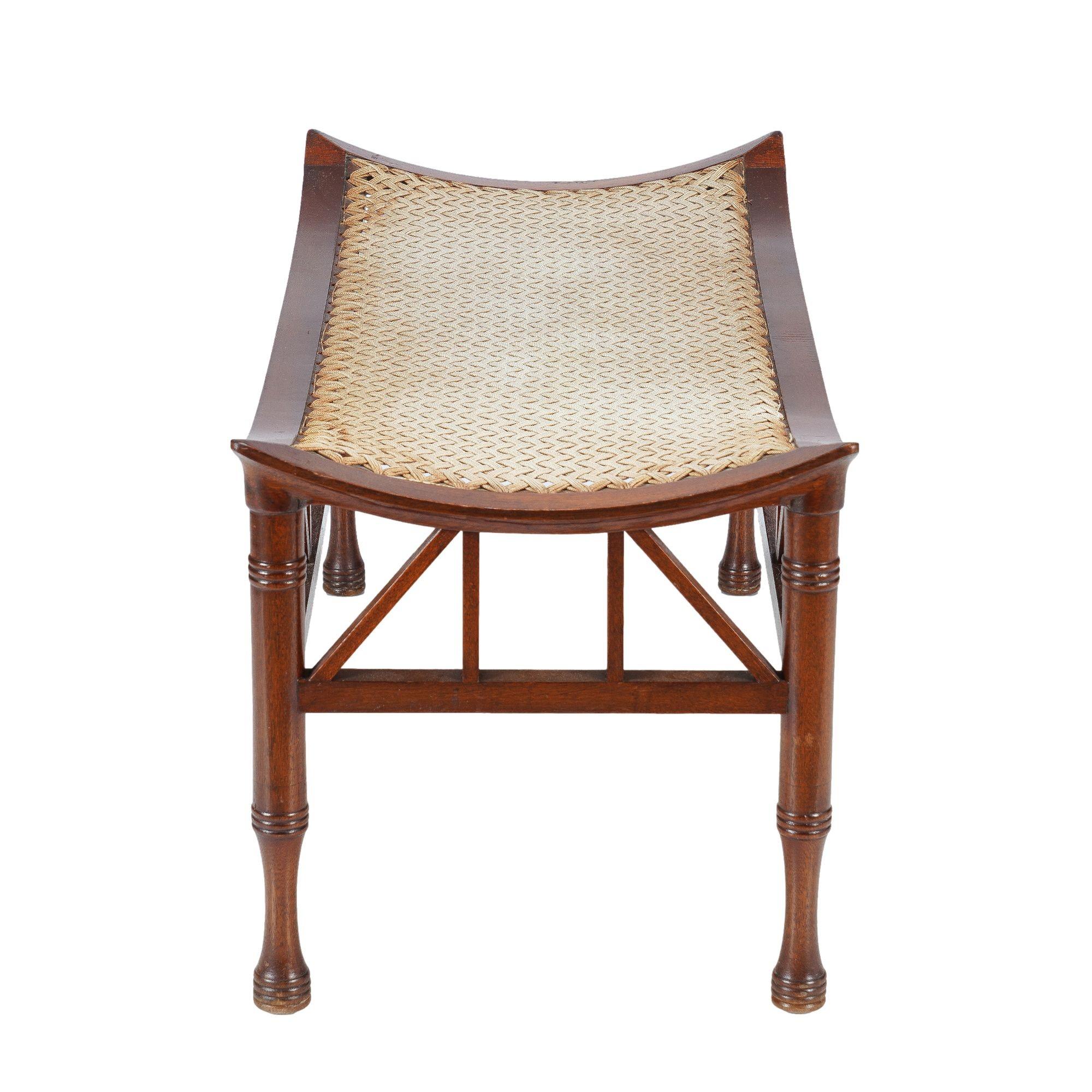 Taburete doble Tebas de Liberty of London, c. 1870-1900 Británico en venta