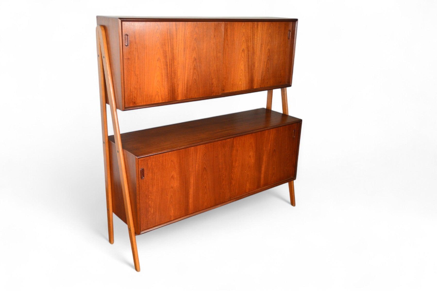 Origine: Danimarca
Progettista: Sconosciuto
Produttore: Sconosciuto
Epoca: anni '50
Materiali: Teak, Oak
Misure: 61