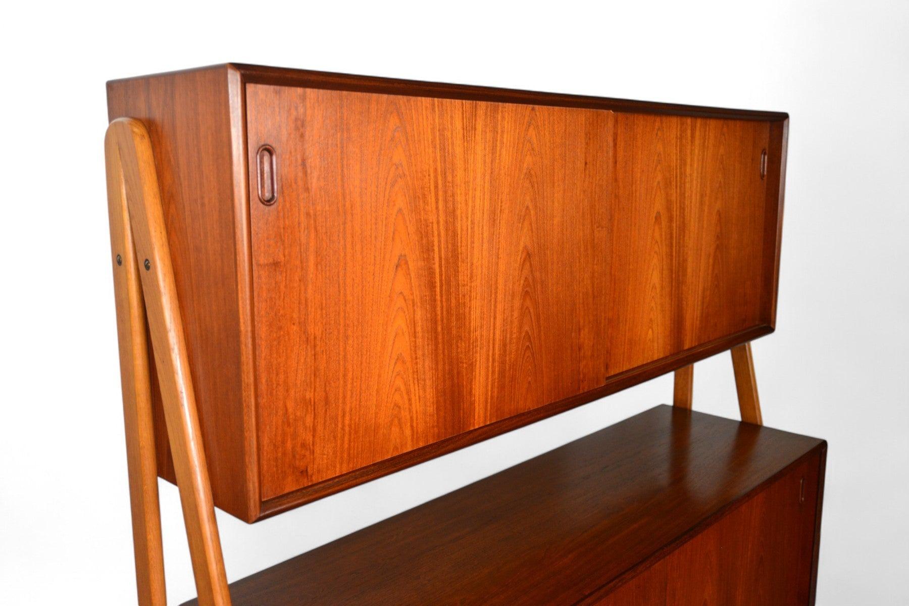 Danese Credenza danese del metà secolo a due piani in Teak + Oak in vendita