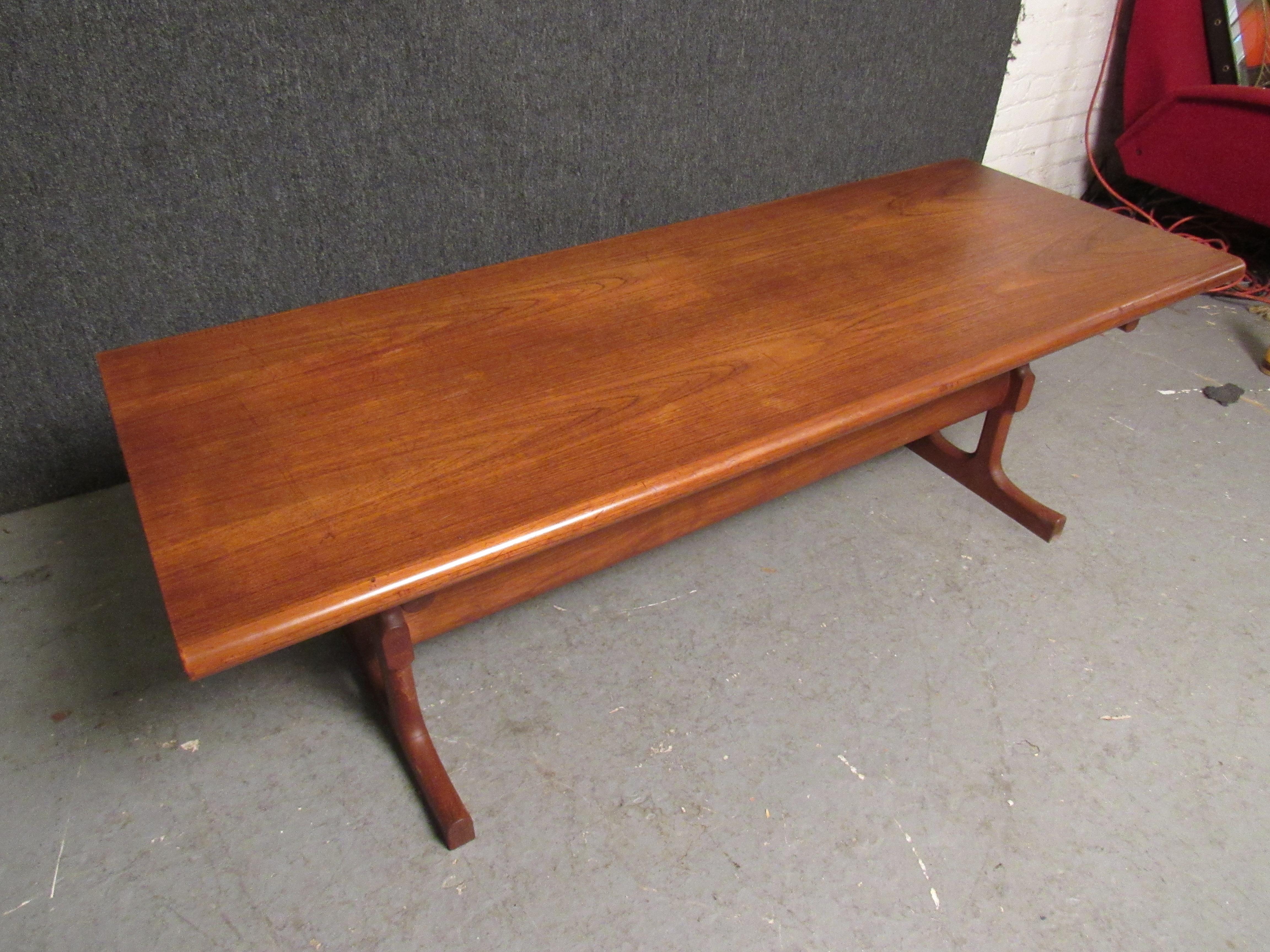 Double Trestle Danish Teak Coffee Table by CFC Silkeborg In Good Condition For Sale In Brooklyn, NY