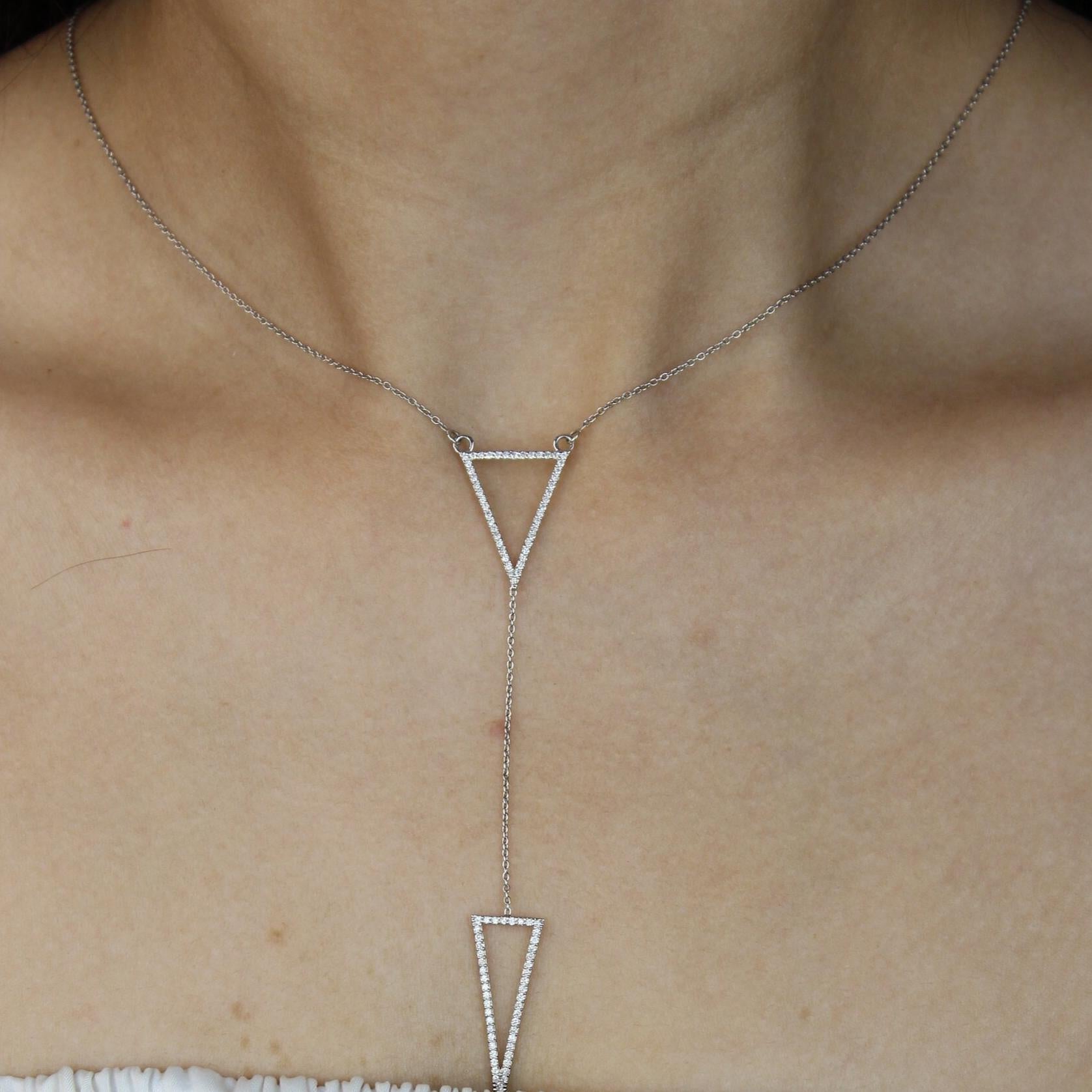 Art Déco Double Triangle Layered Diamond Charm Necklace in 14K Solid Gold (Certified) in vendita