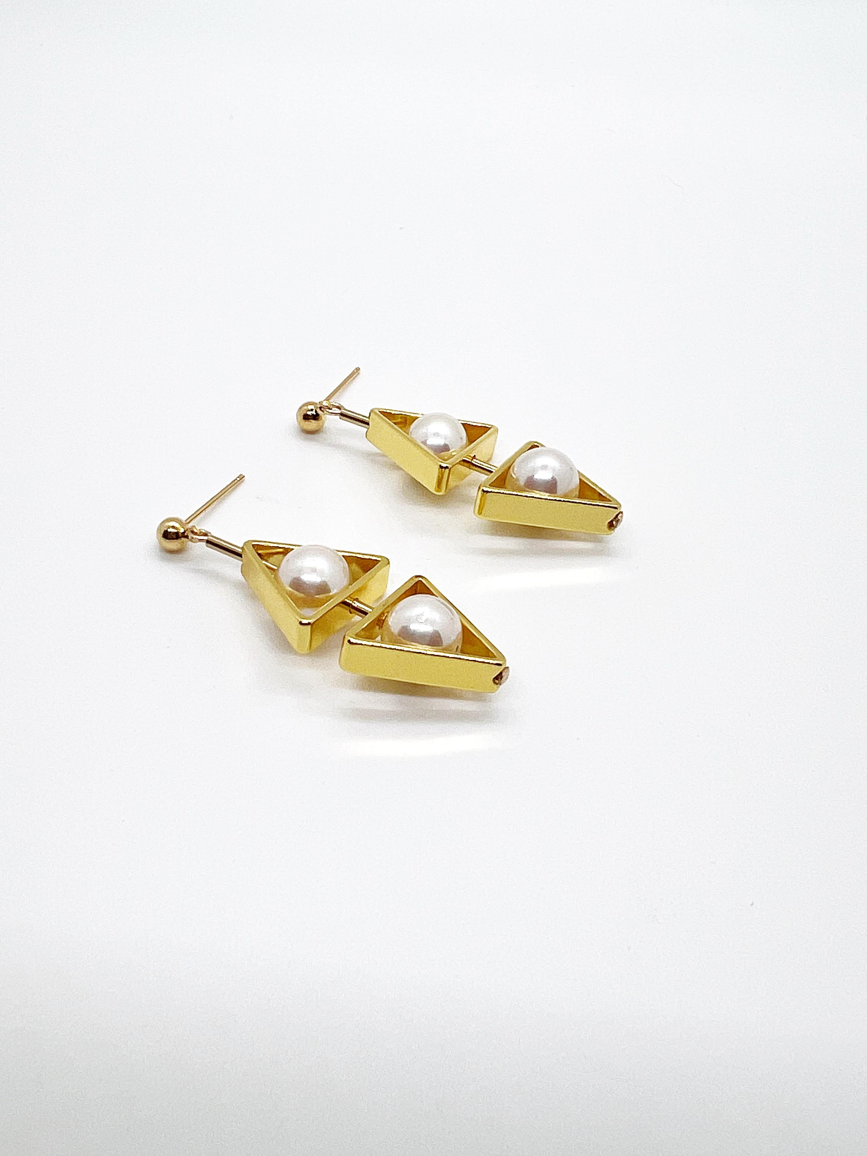 Double Triangle Pearl Earrings In New Condition For Sale In Monrovia, CA