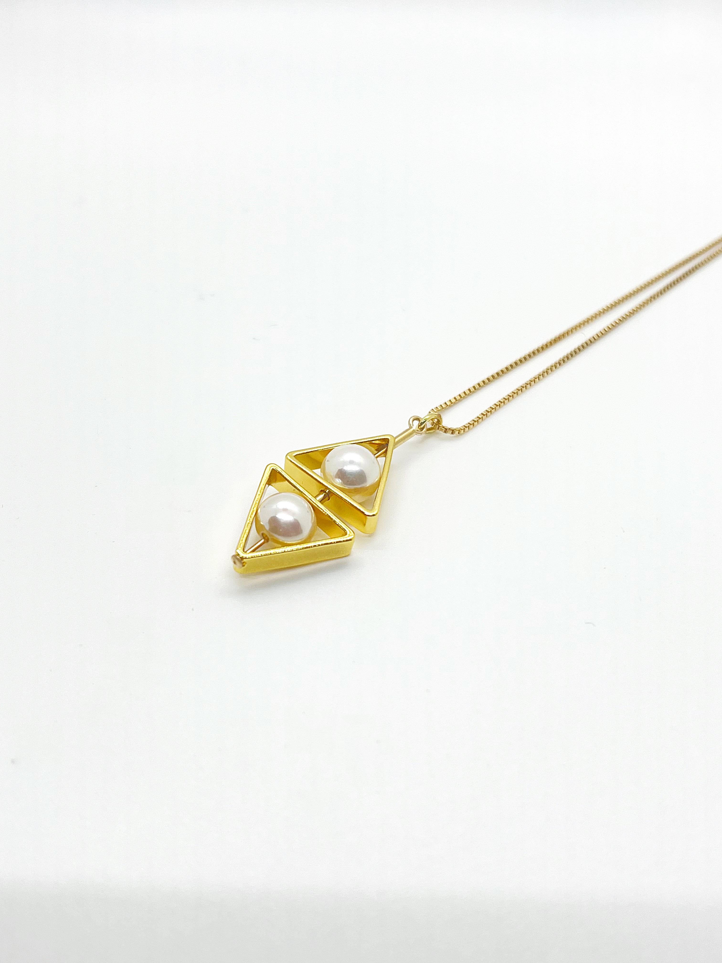 Contemporaneo Collana di perle a doppio triangolo in vendita