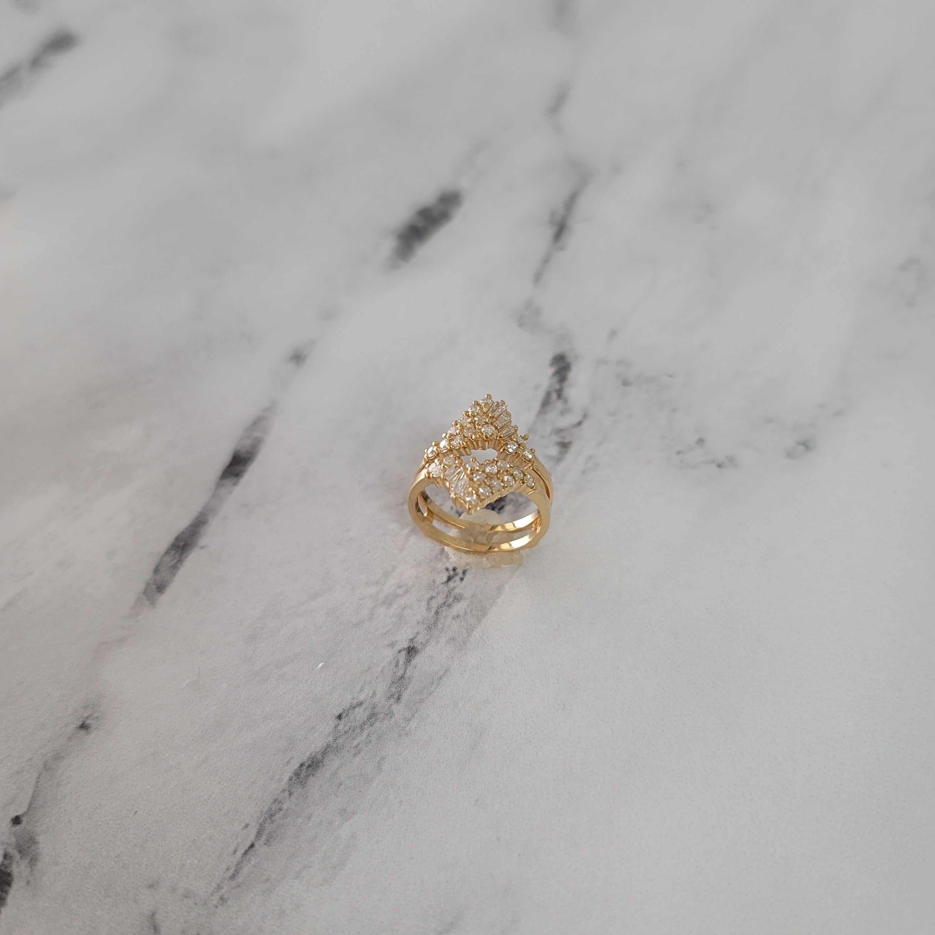 Double V Baguette-Diamantring Guard .75cttw 14k Gelbgold für Damen oder Herren im Angebot