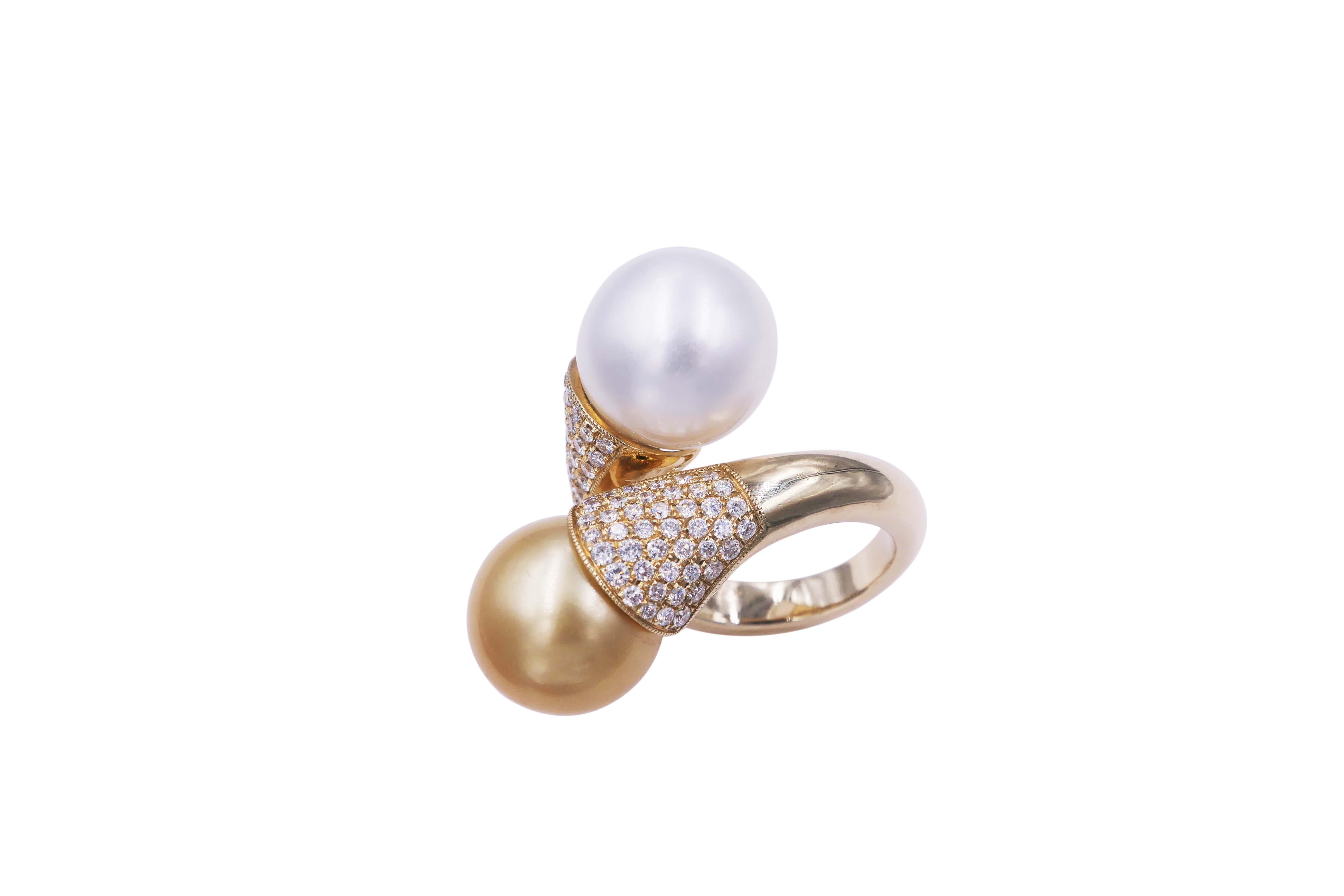 Bague en or 14 carats avec double perle blanche et jaune des mers du Sud pavée de diamants Neuf - En vente à Oakton, VA