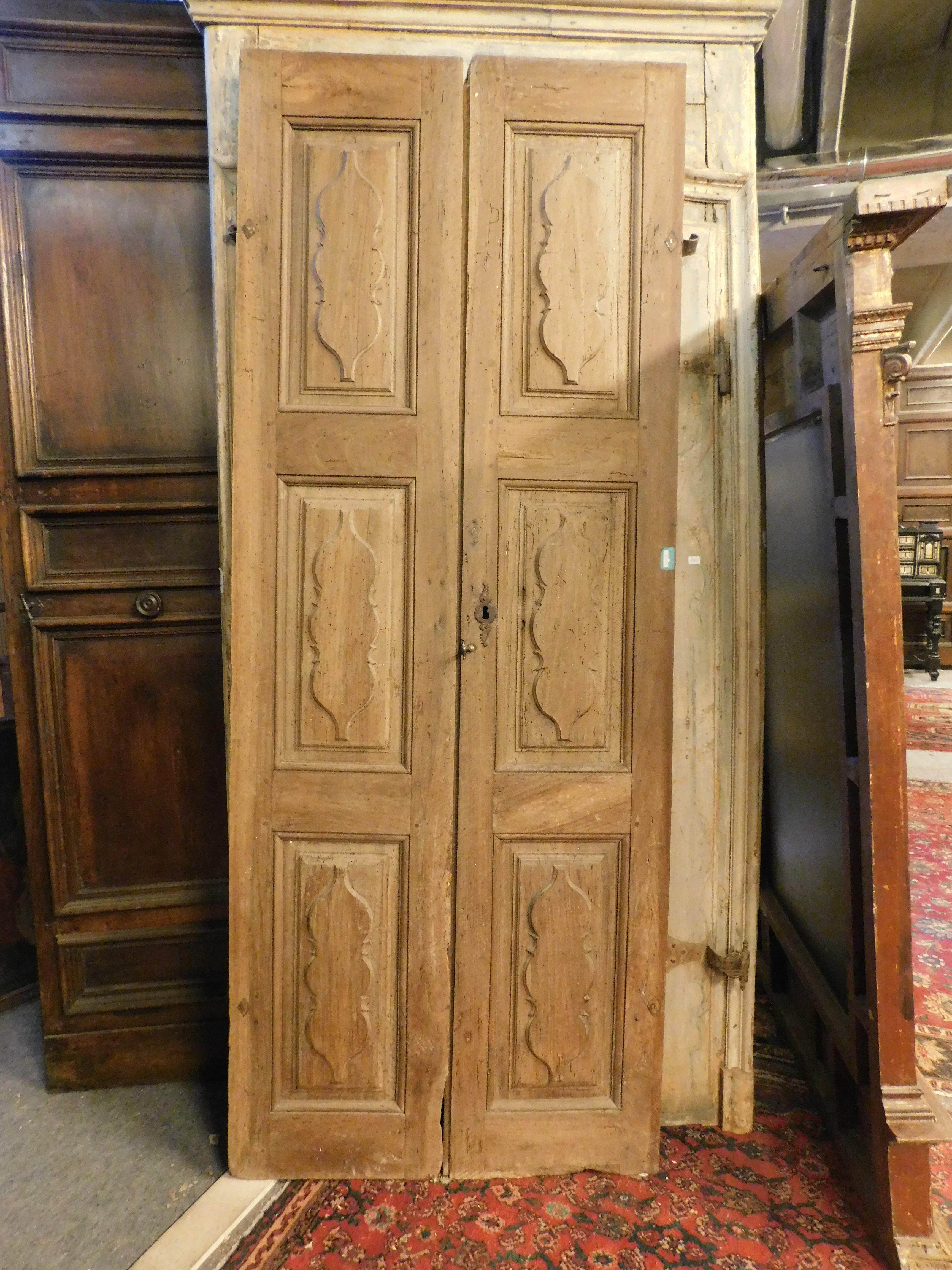 Italian Double wing door, carved in walnut, 18th century, Italy For Sale