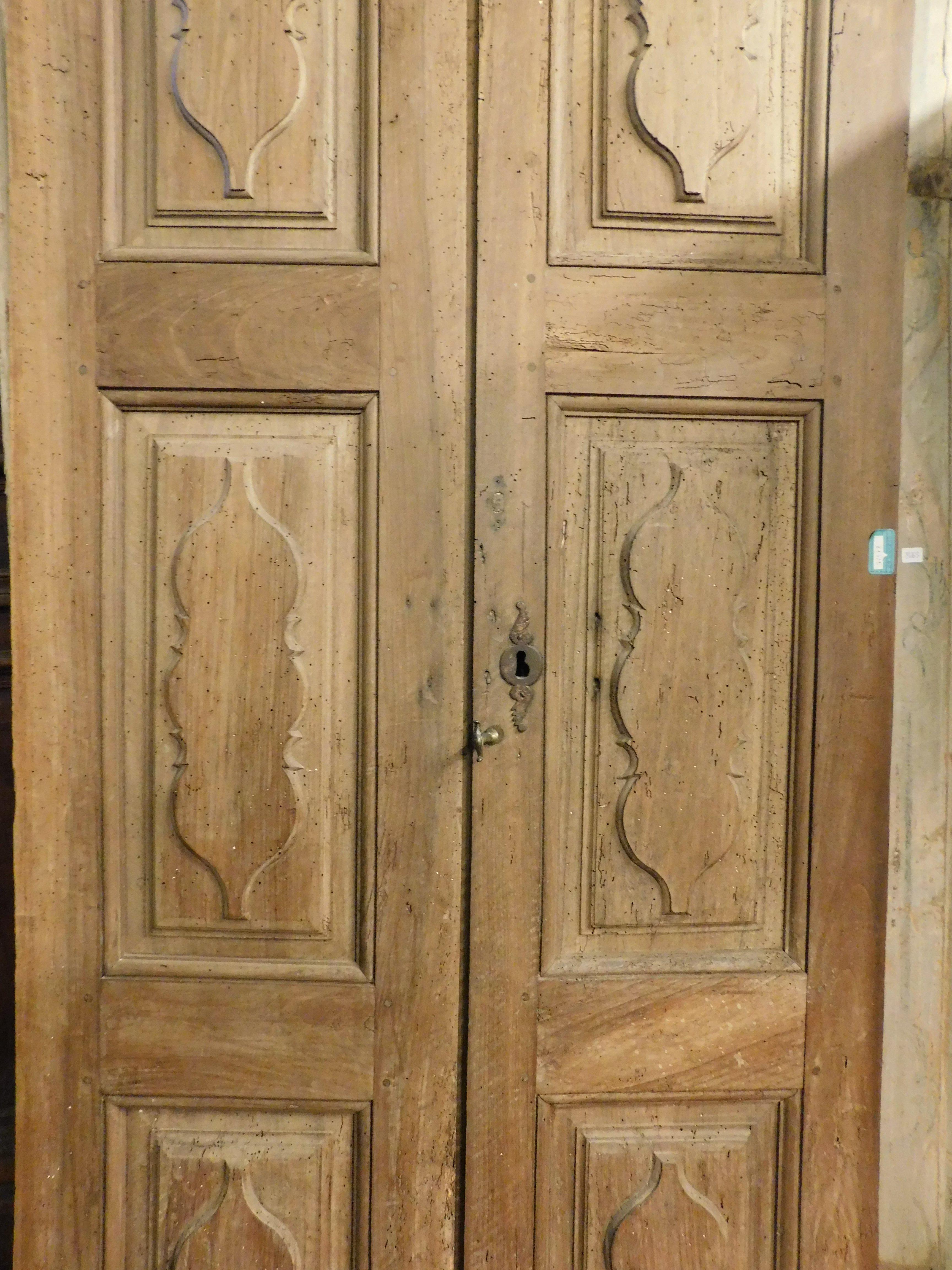 Hand-Carved Double wing door, carved in walnut, 18th century, Italy For Sale