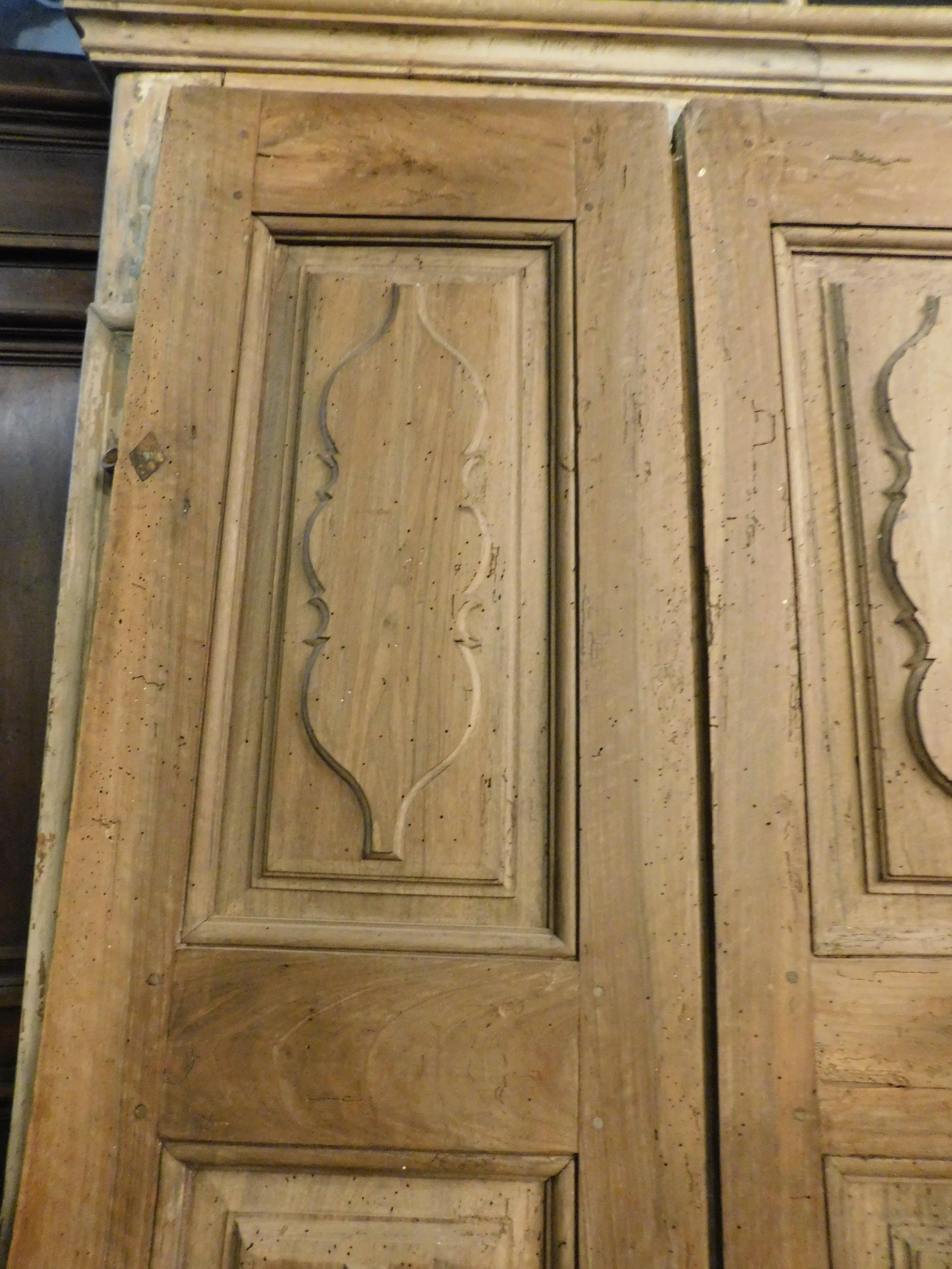 Walnut Double wing door, carved in walnut, 18th century, Italy For Sale