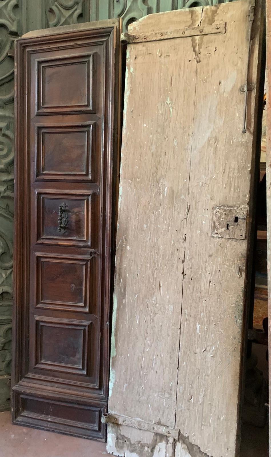 Italian Double wing entrance door, veneered in walnut wood, Tuscany (Italy) For Sale