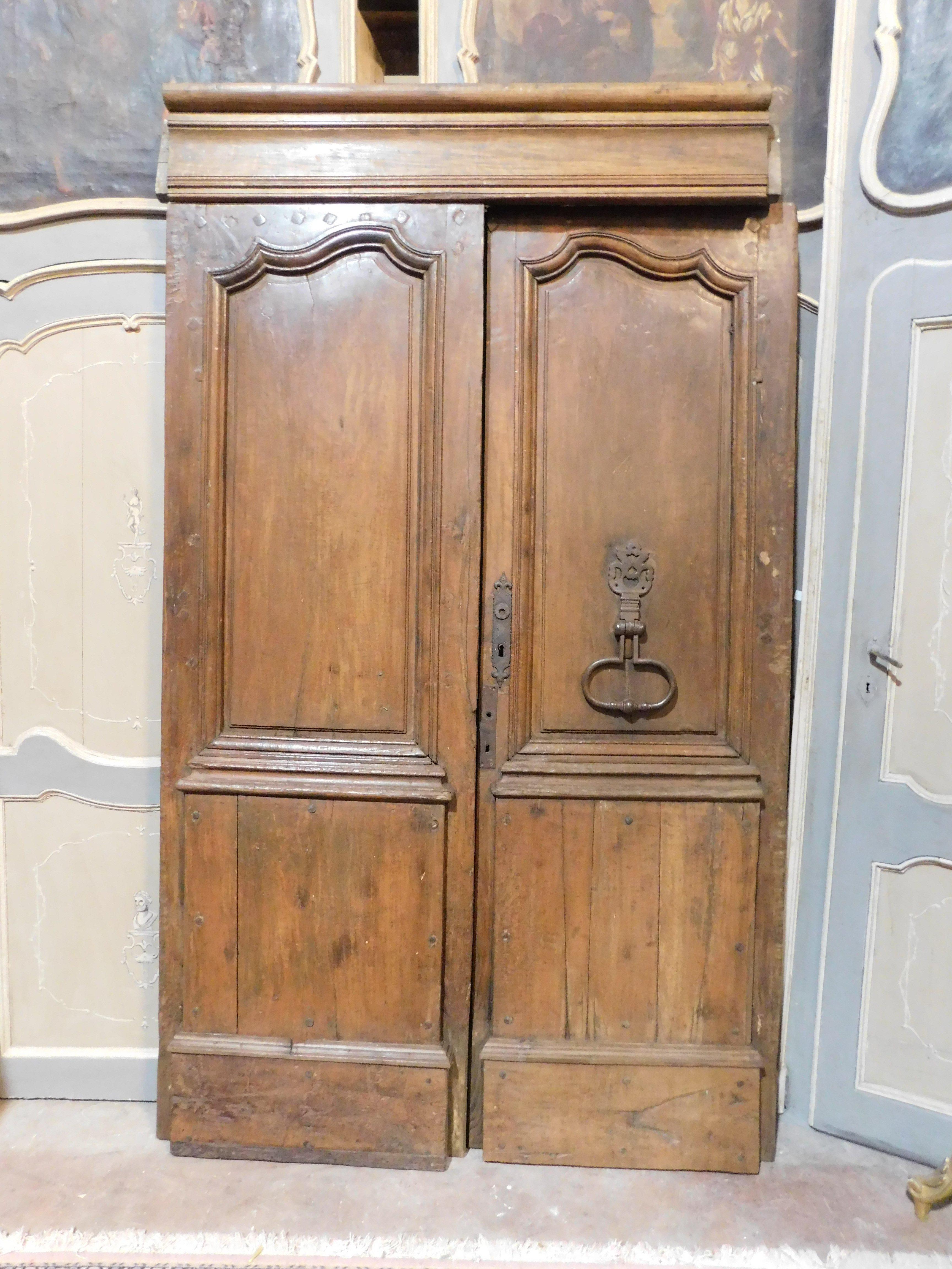 Ancient antique old entrance door, double wing main door, hand-carved and built in precious solid walnut wood, complete with original removable beam above the door, built in the middle of the 18th century in Italy, maximum dimensions cm w 150 x H