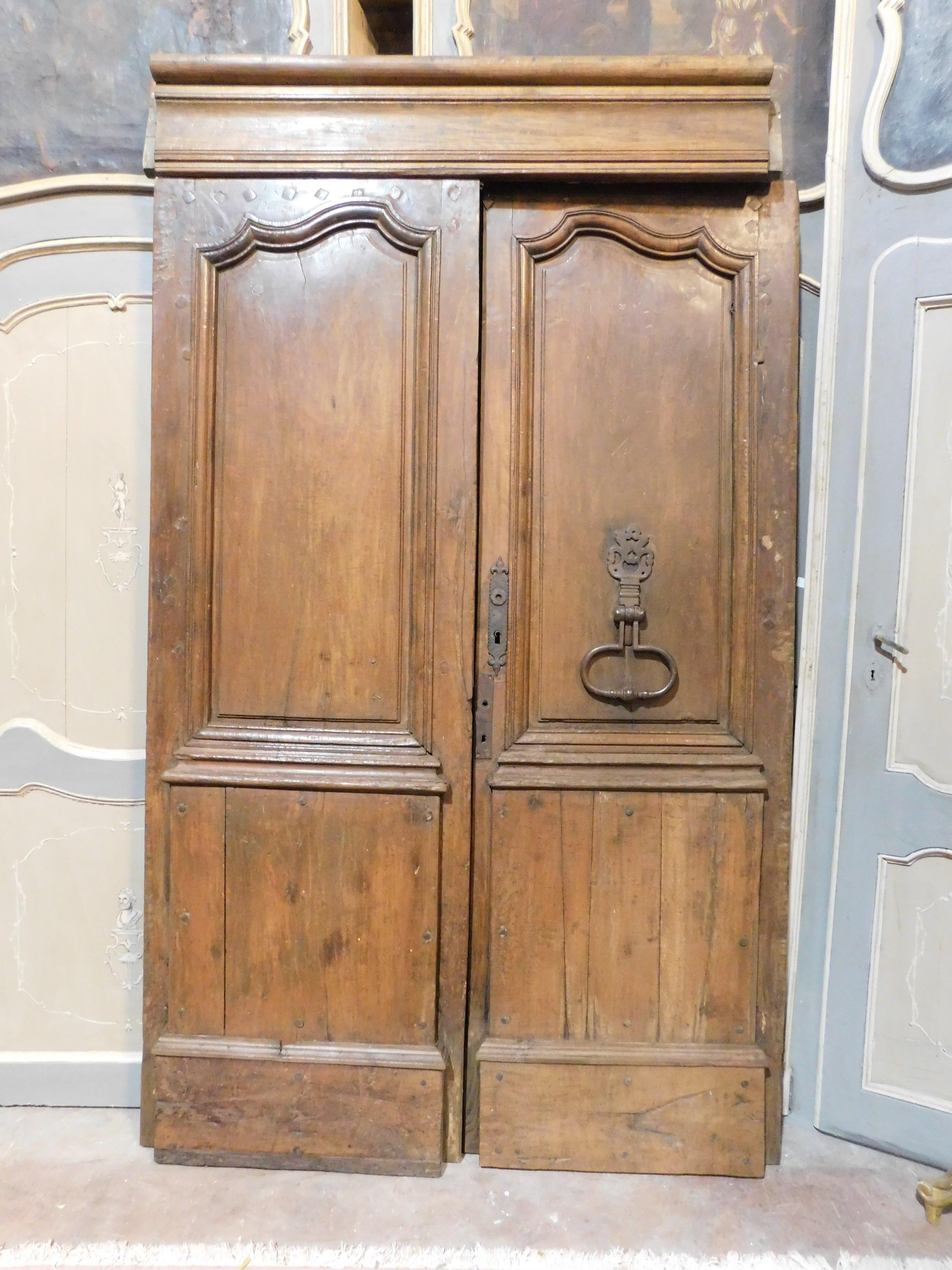 Italian Double wing entrance main old door, carved in walnut wood with beam, Italy For Sale