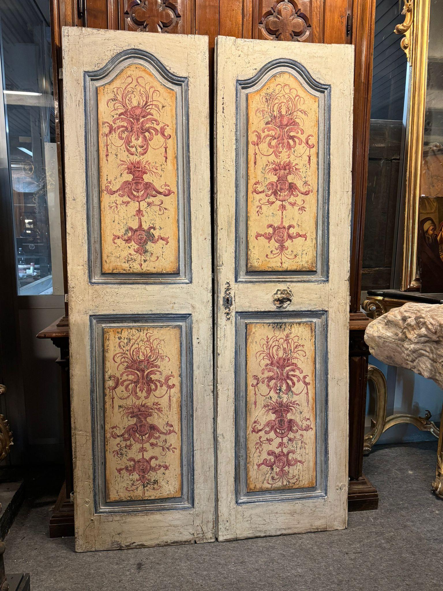 Puerta interior de dos hojas, de madera ricamente pintada, Italia en venta 1