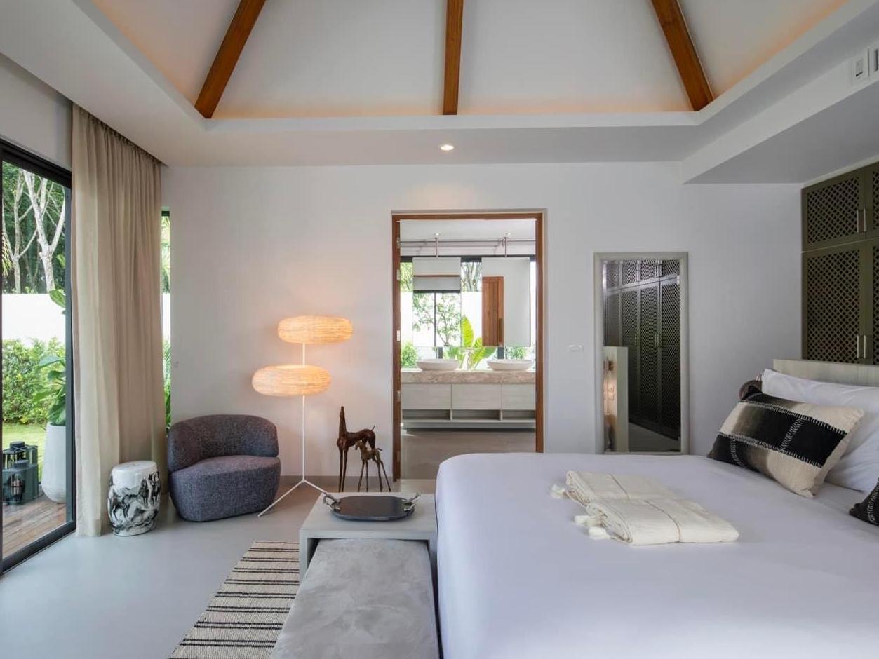 Double World by Ango – Hand-Woven Rattan Sculptural Floor Lamp (Organic Modern) For Sale 5