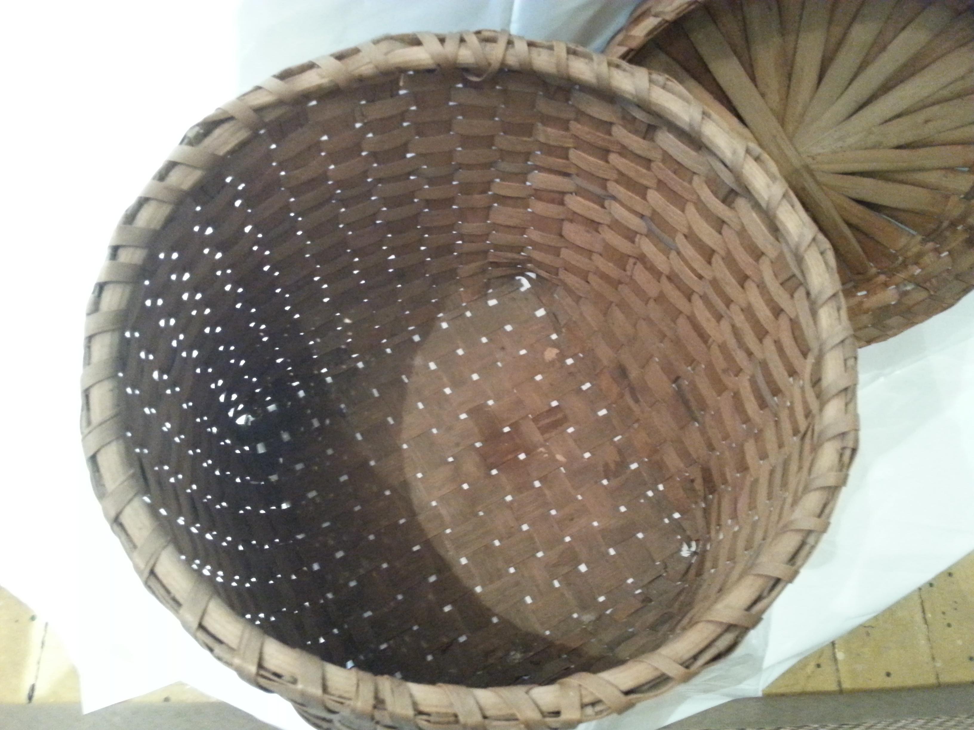 Double Wrap Splint Basket with Lid In Good Condition For Sale In Nantucket, MA