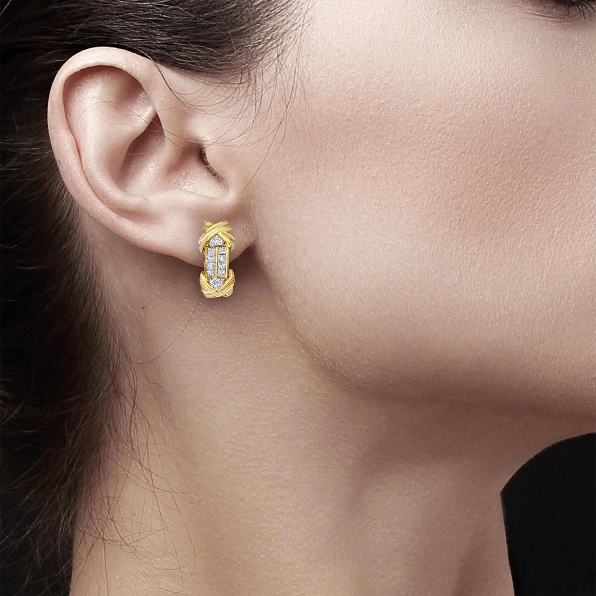 ♥ Sommaire du produit ♥

Pierre principale : Diamants
Approx. Poids total en carats : 1.54cttw
Couleur du diamant : G
Clarté du diamant : VS2
Taille de la pierre : Princesse et Trillion
Choix du métal : Or jaune 14K
Dimensions : 20mm x 9mm
Poids : 7