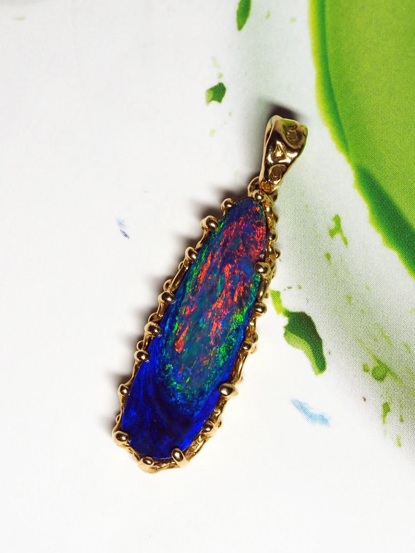 Doublet Black Opal Yellow Gold Pendant Bright Polychrome Dark Blue For Sale 3