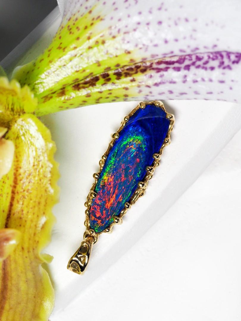Doublet Black Opal Yellow Gold Pendant Bright Polychrome Dark Blue For Sale 4