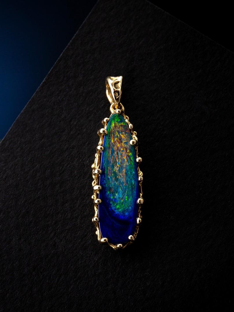 Doublet Black Opal Yellow Gold Pendant Bright Polychrome Dark Blue For Sale 5