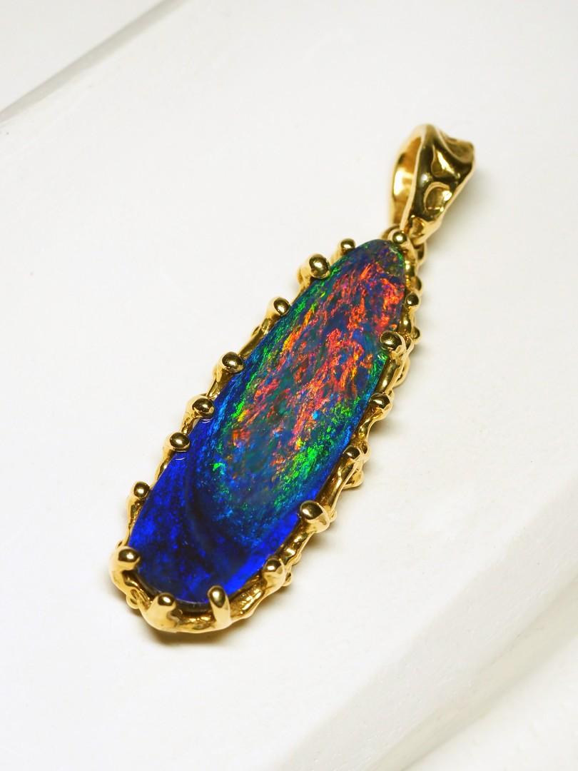 Cabochon Doublet Black Opal Yellow Gold Pendant Bright Polychrome Dark Blue For Sale