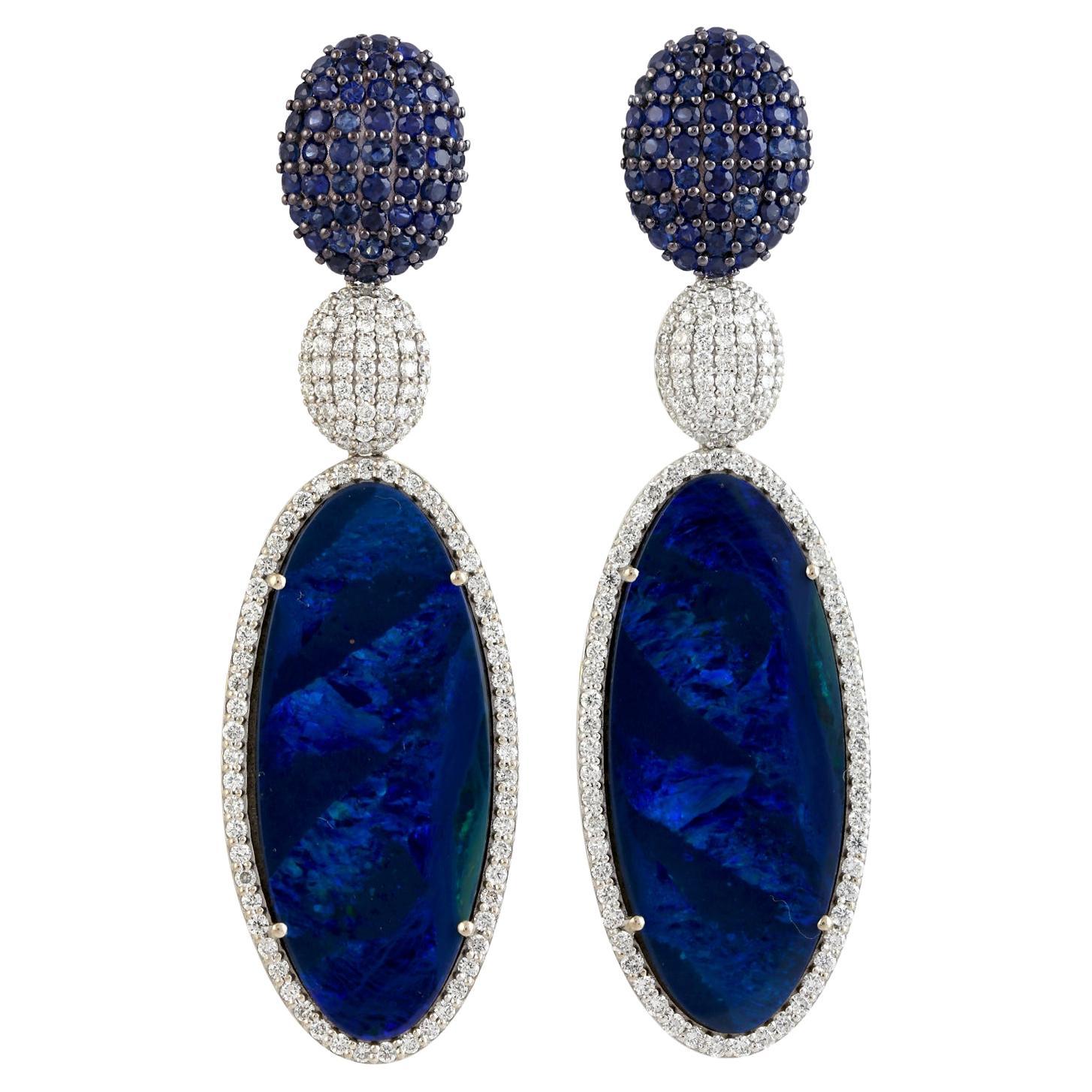 Boucles d'oreilles pendantes en or blanc 18 carats avec saphir pavé et diamants