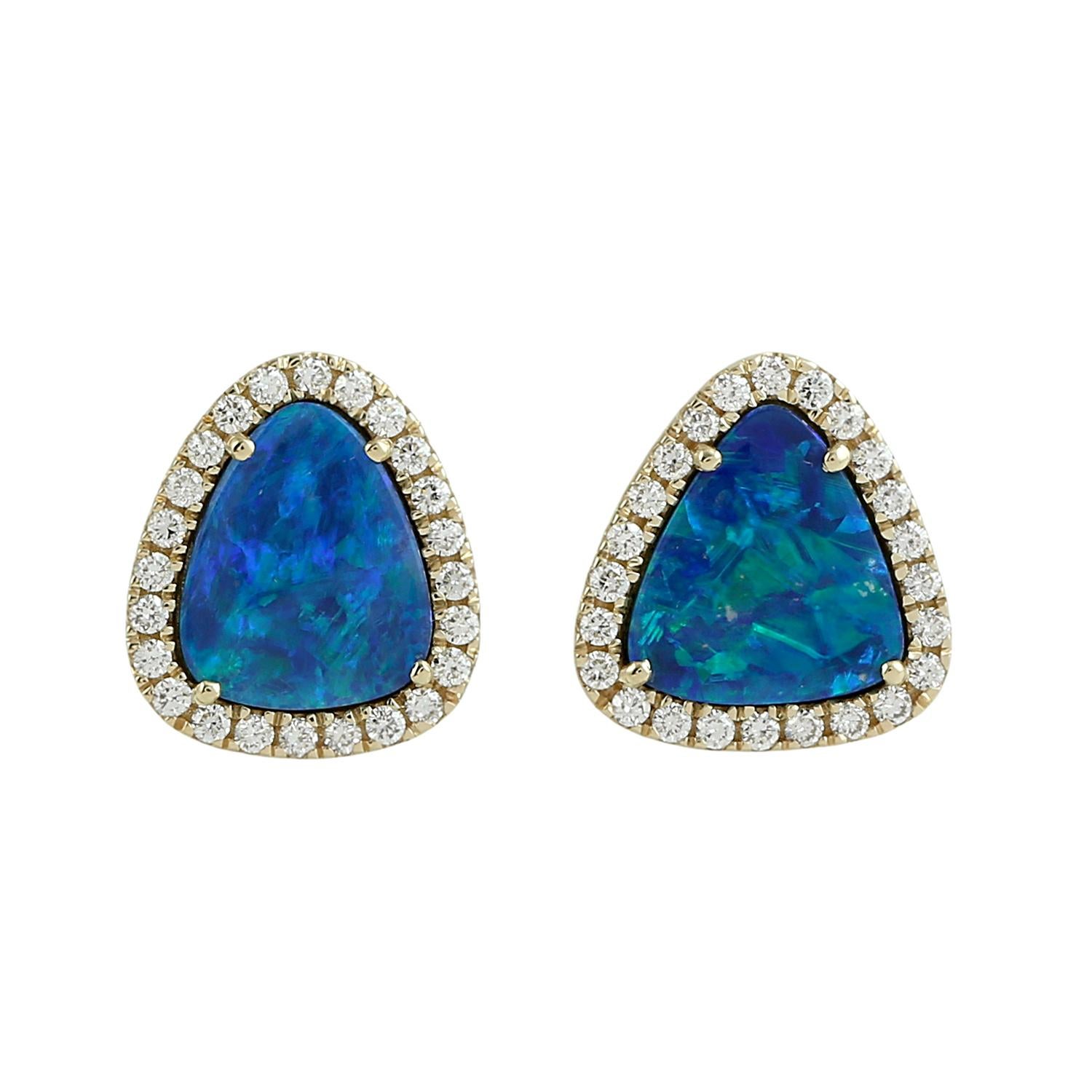 Doublet Opal Minimal Studs With Diamonds In 14k Yellow Gold In condizioni Nuovo in vendita a New York, NY