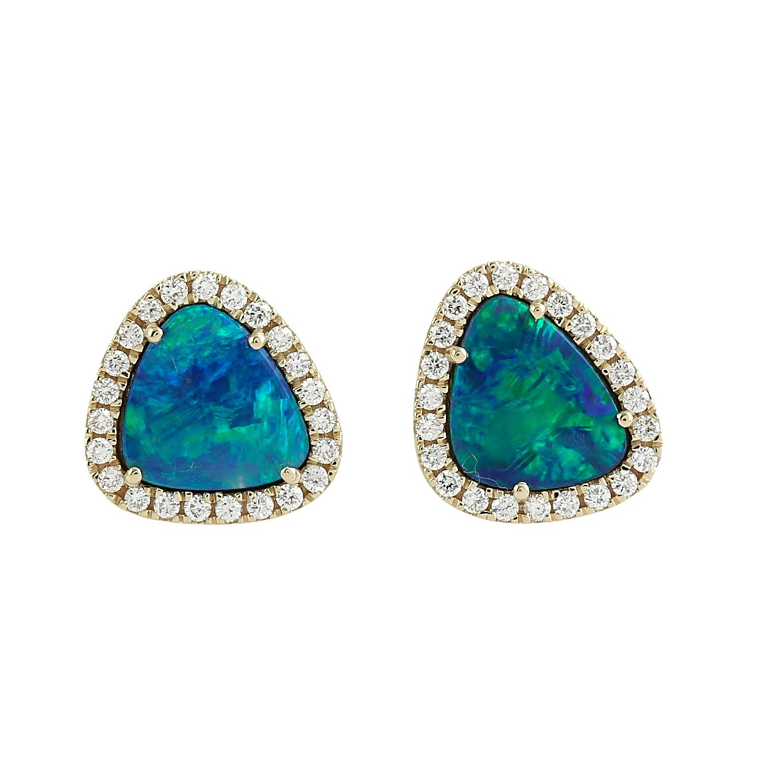 Doublet Opal Minimal Studs With Diamonds In 14k Yellow Gold In condizioni Nuovo in vendita a New York, NY