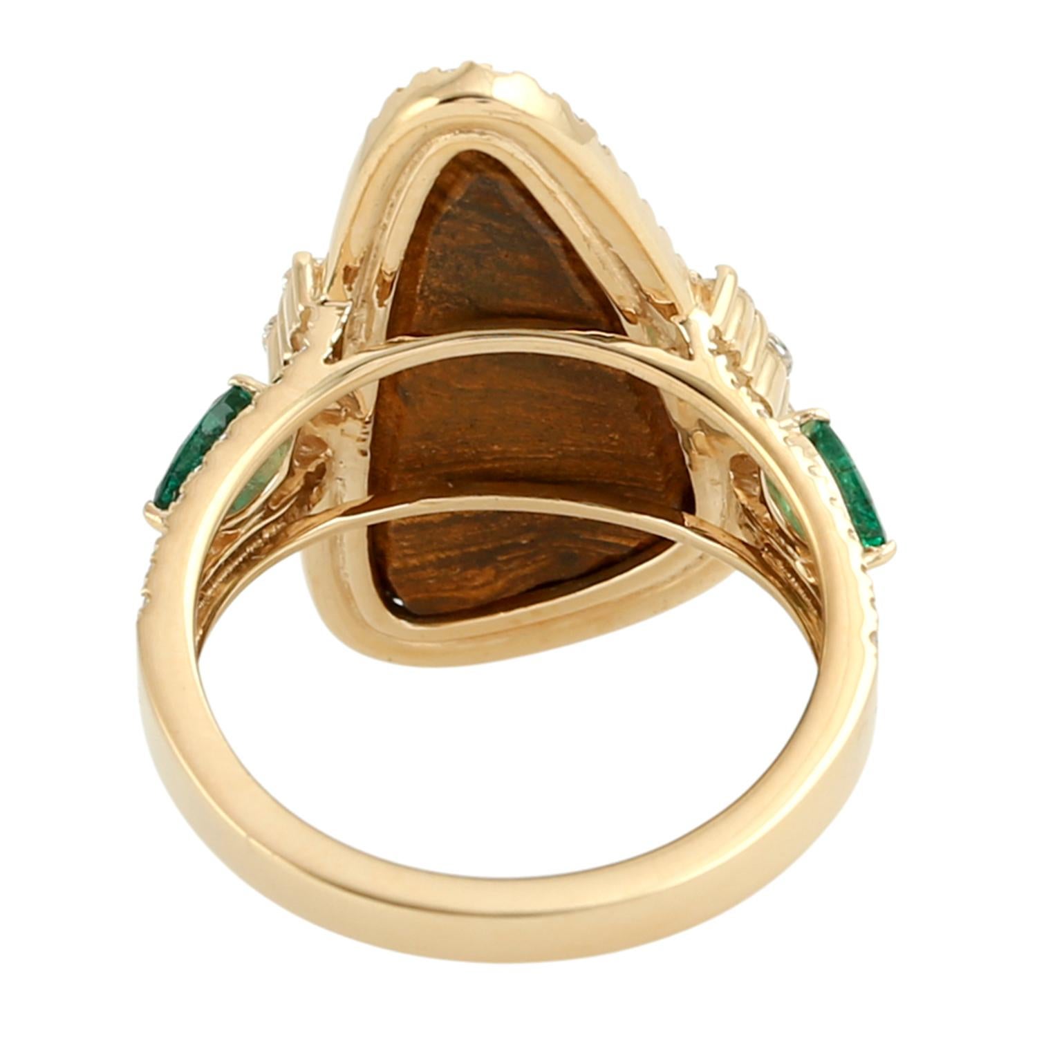 Doublet Opal Ring Accented With Emerald & Diamonds In 18k Yellow Gold (Gemischter Schliff) im Angebot