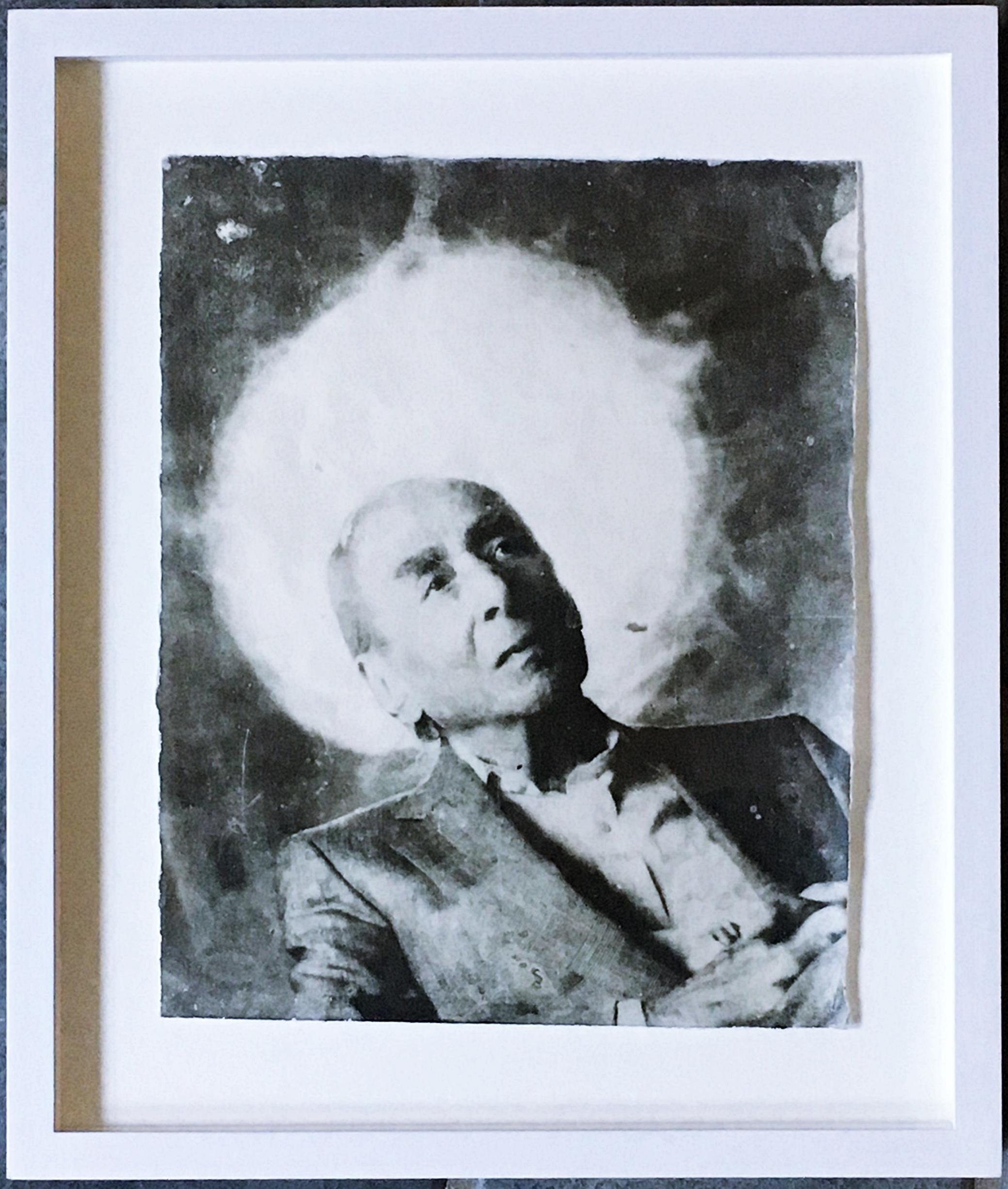 Black and White Photograph di Doug & Mike Starn - Ritratto del famoso mercante d'arte Leo Castelli Firmato, iscritto a Nina Castelli