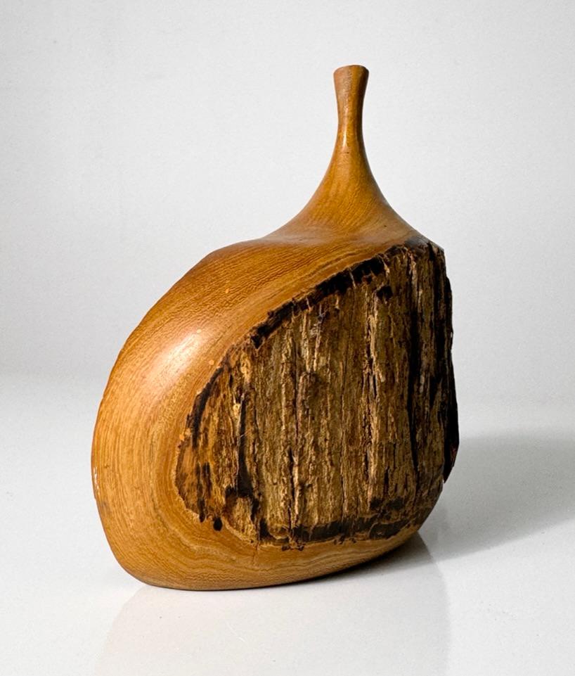 Doug Ayers Carved Ironwood Live Edge Vase Weedpot Vessel Sculpture 1970s In Good Condition For Sale In Troy, MI