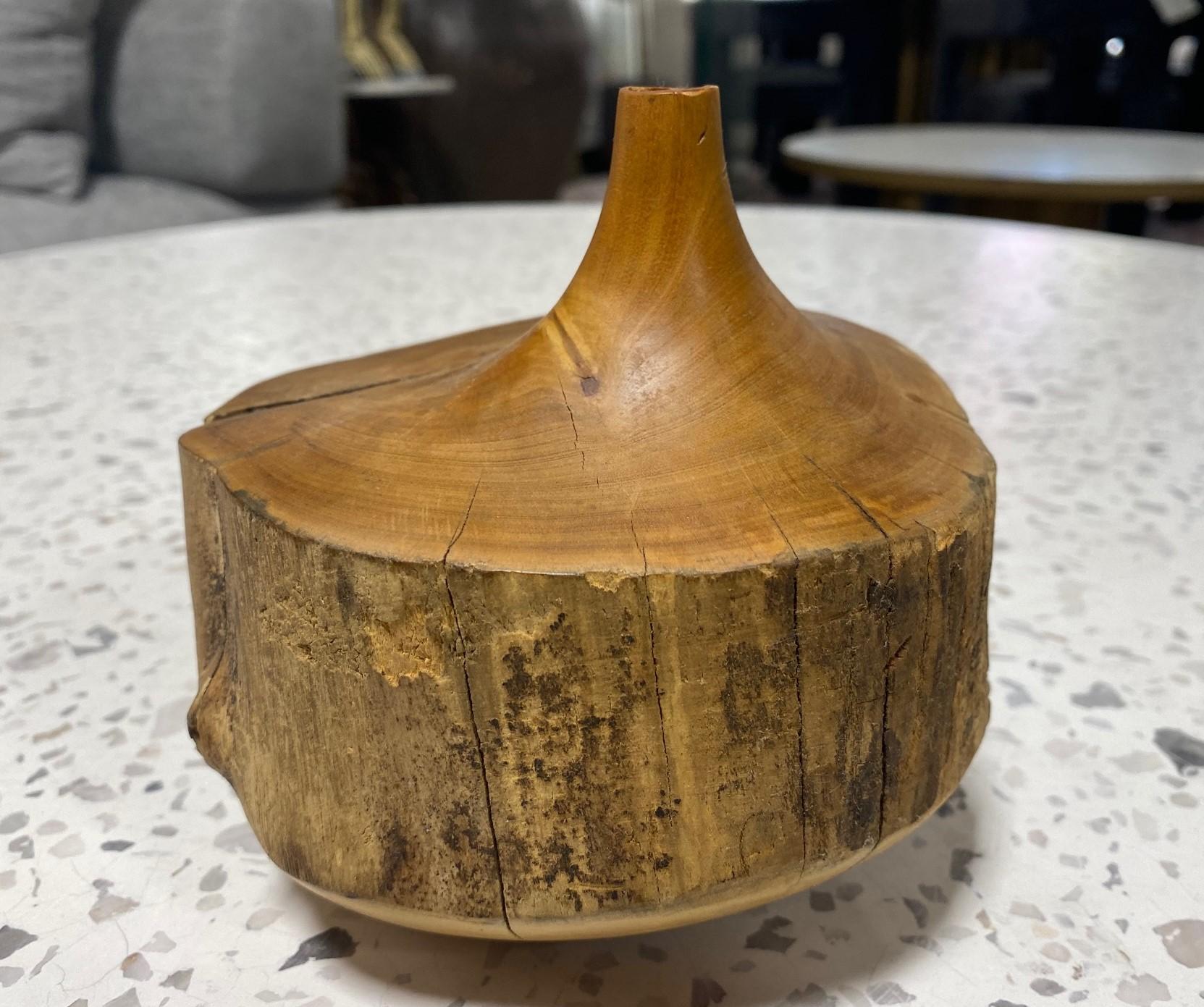 Doug Ayers Signed California Artist Midcentury Organic Wood Turned Vase Sculpure In Good Condition For Sale In Studio City, CA