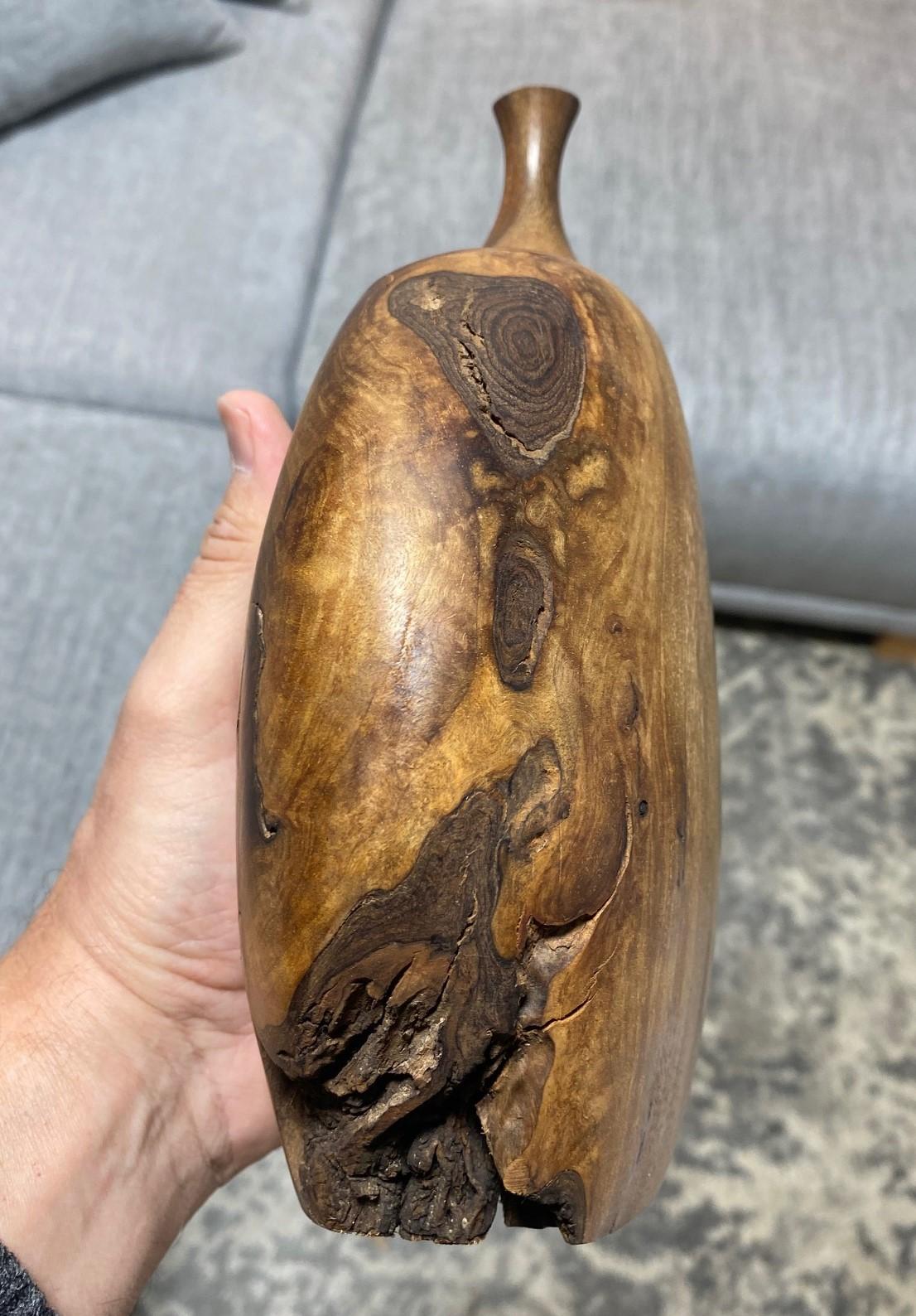 Vase en bois naturel organique tourné signé de l'artiste californien Doug Ayers en vente 4
