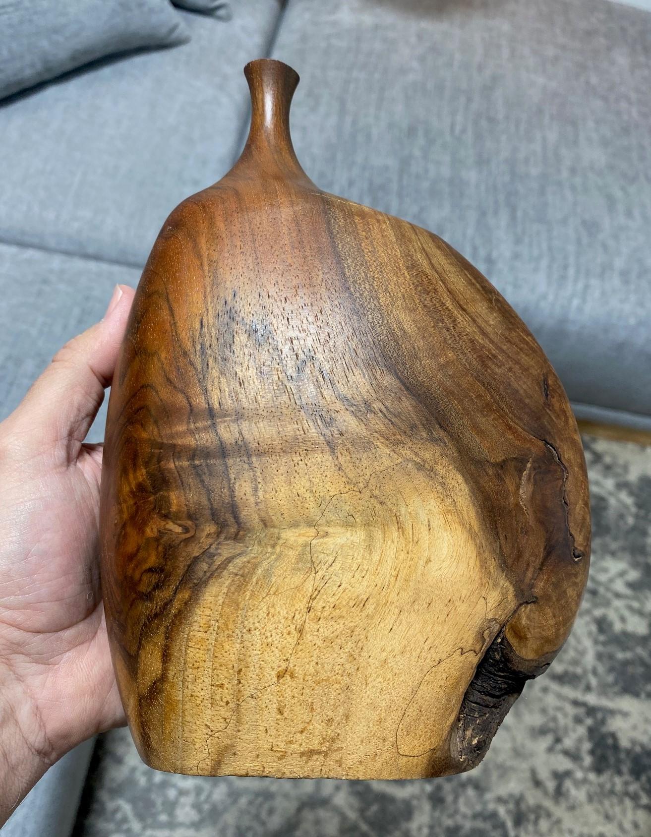 Vase en bois naturel organique tourné signé de l'artiste californien Doug Ayers en vente 5