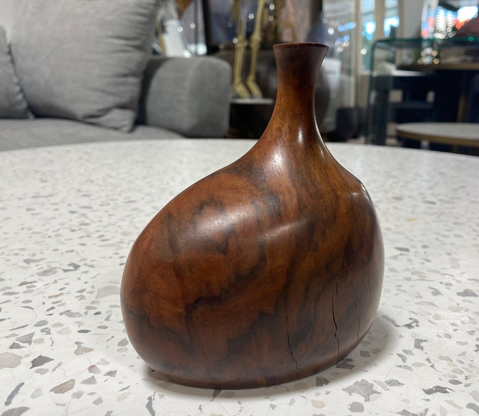 Doug Ayers Firmado Artista californiano Jarrón de madera natural orgánica torneada Jarrón de hierba Hecho a mano en venta