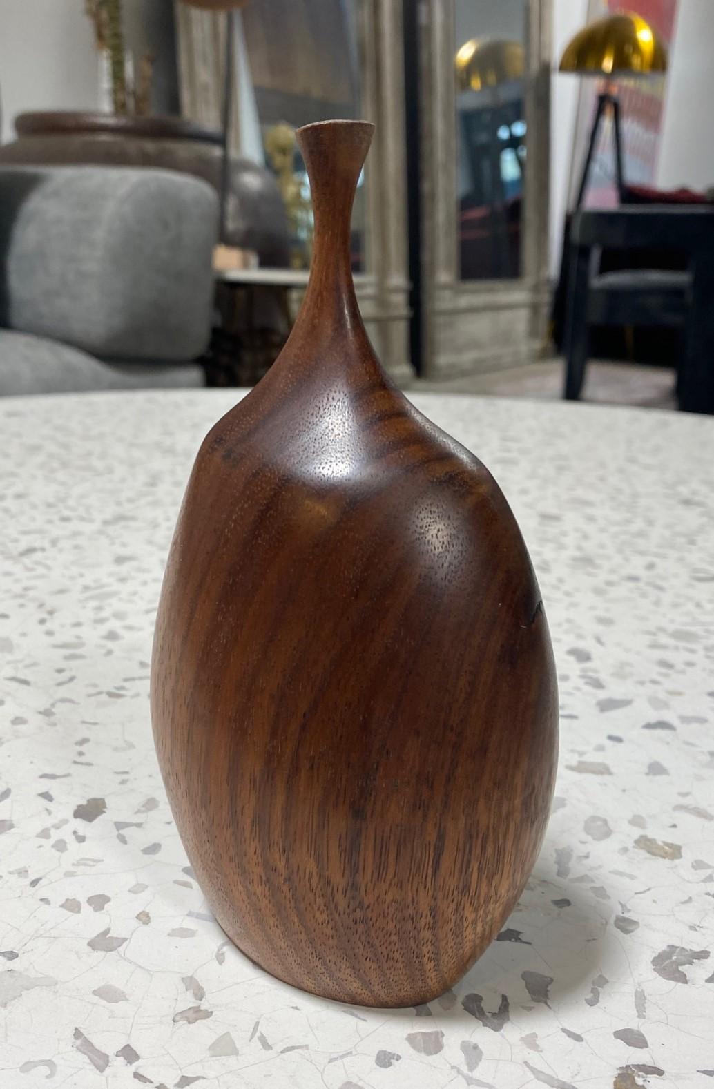 Bois Vase en bois naturel organique tourné signé de l'artiste californien Doug Ayers en vente