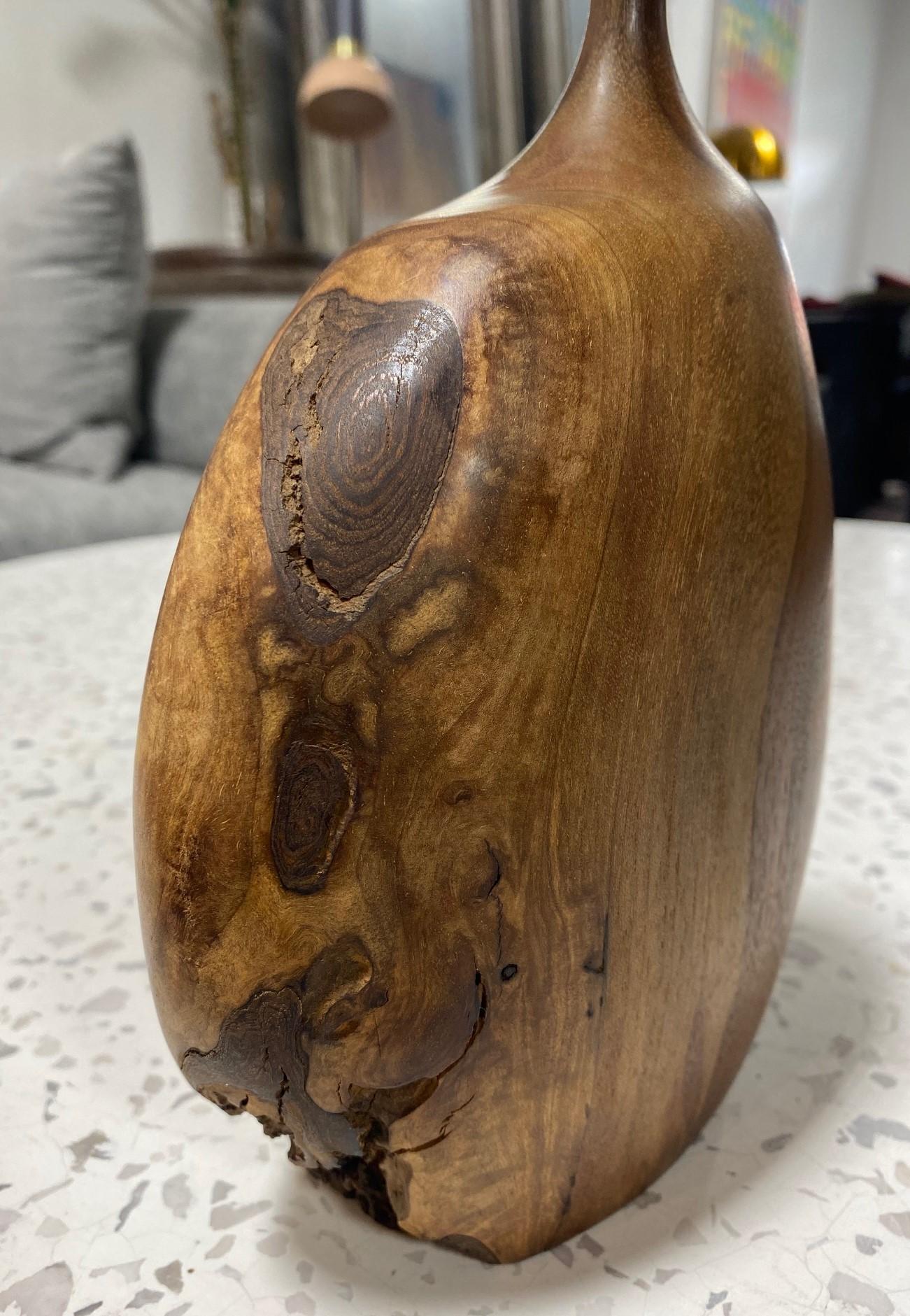 Fin du 20e siècle Vase en bois naturel organique tourné signé de l'artiste californien Doug Ayers en vente