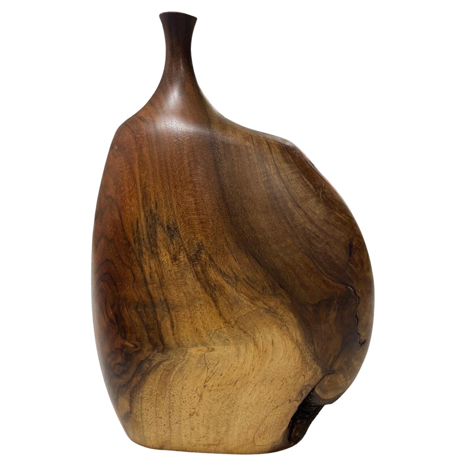 Vase en bois naturel organique tourné signé de l'artiste californien Doug Ayers