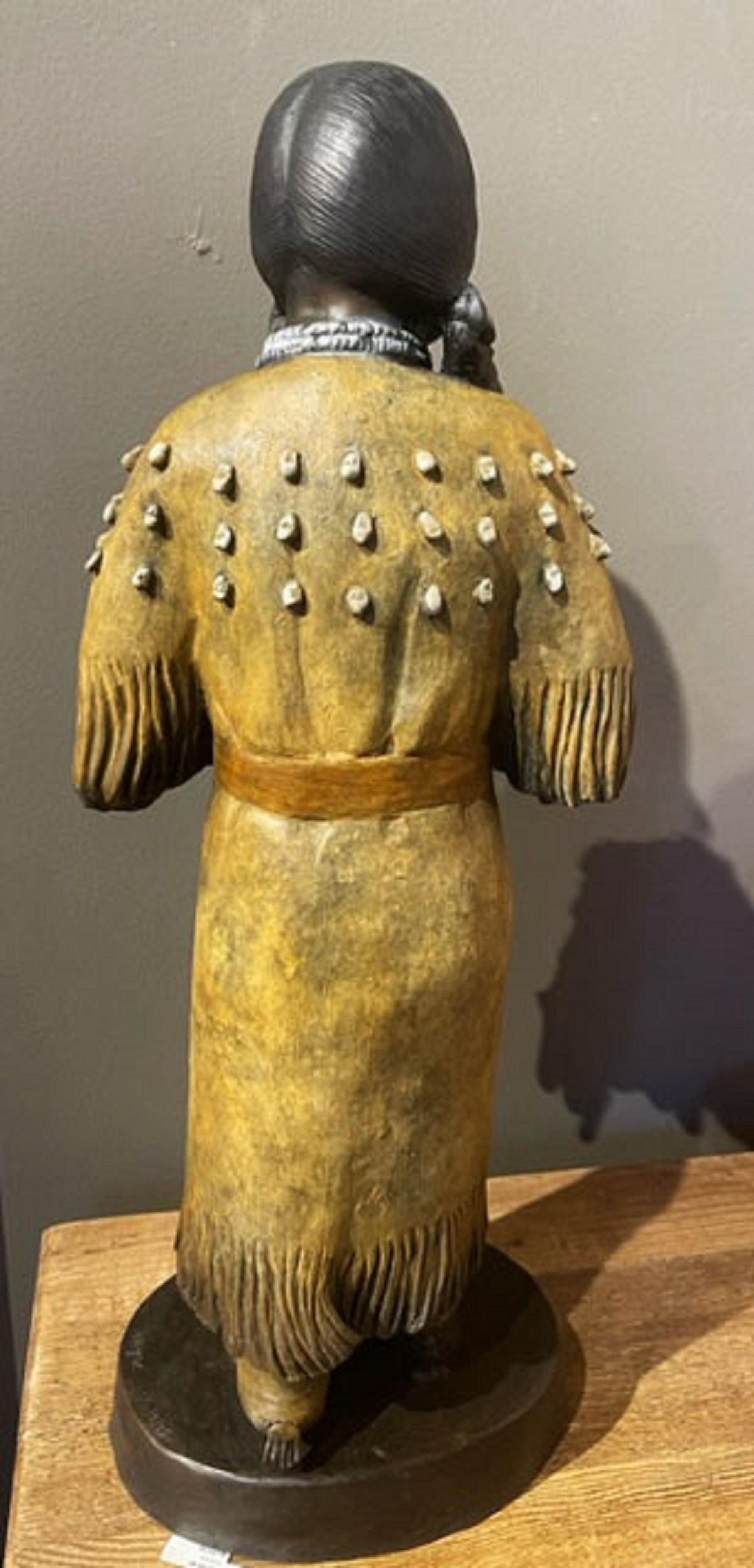 Signiert/beschriftet vom Künstler auf dem Bronzesockel der Skulptur mit einer Editionsnummer.
13/35