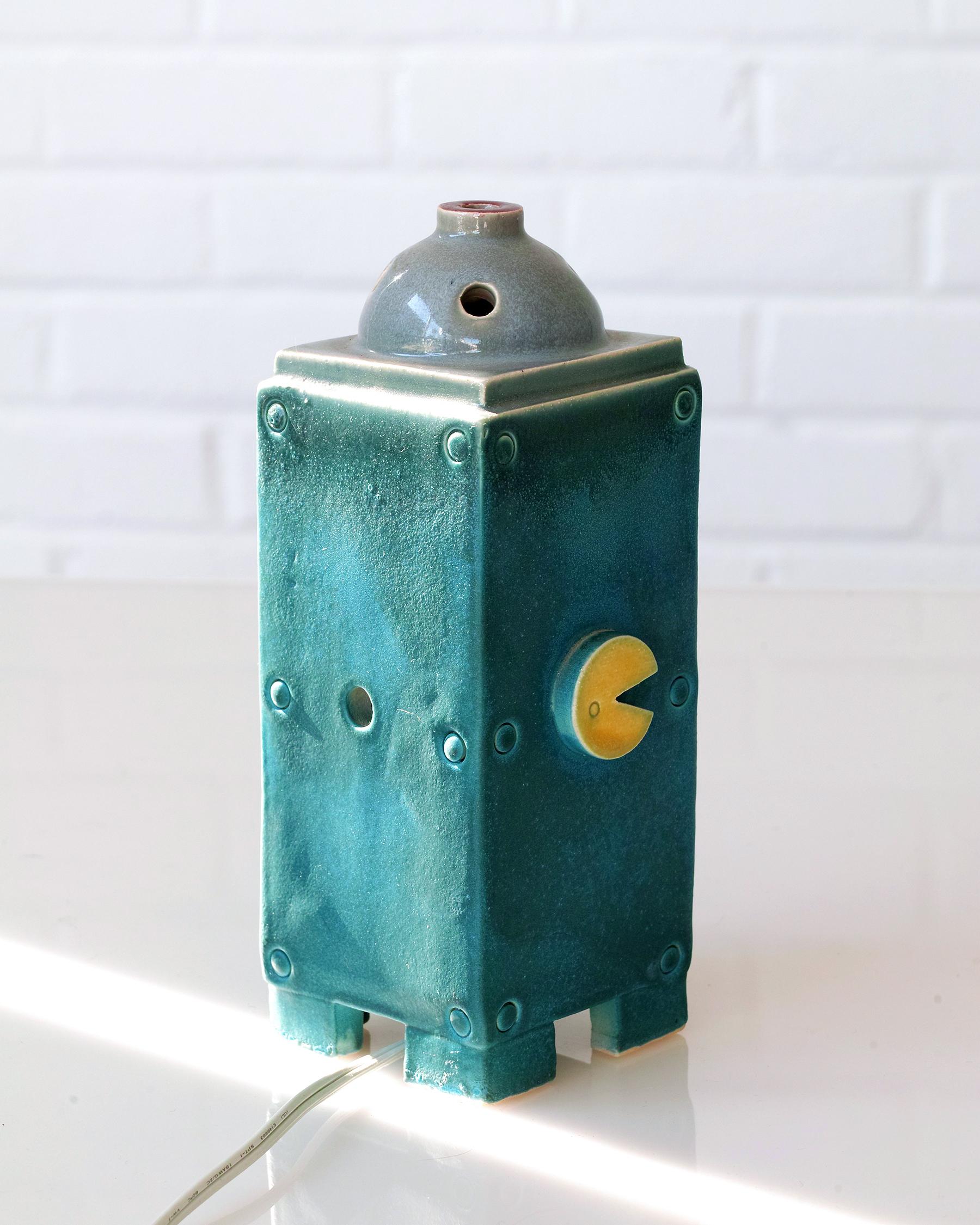 Doug Spalding Studio Pottery Robot Night Light Sculpture In Good Condition For Sale In Brooklyn, NY